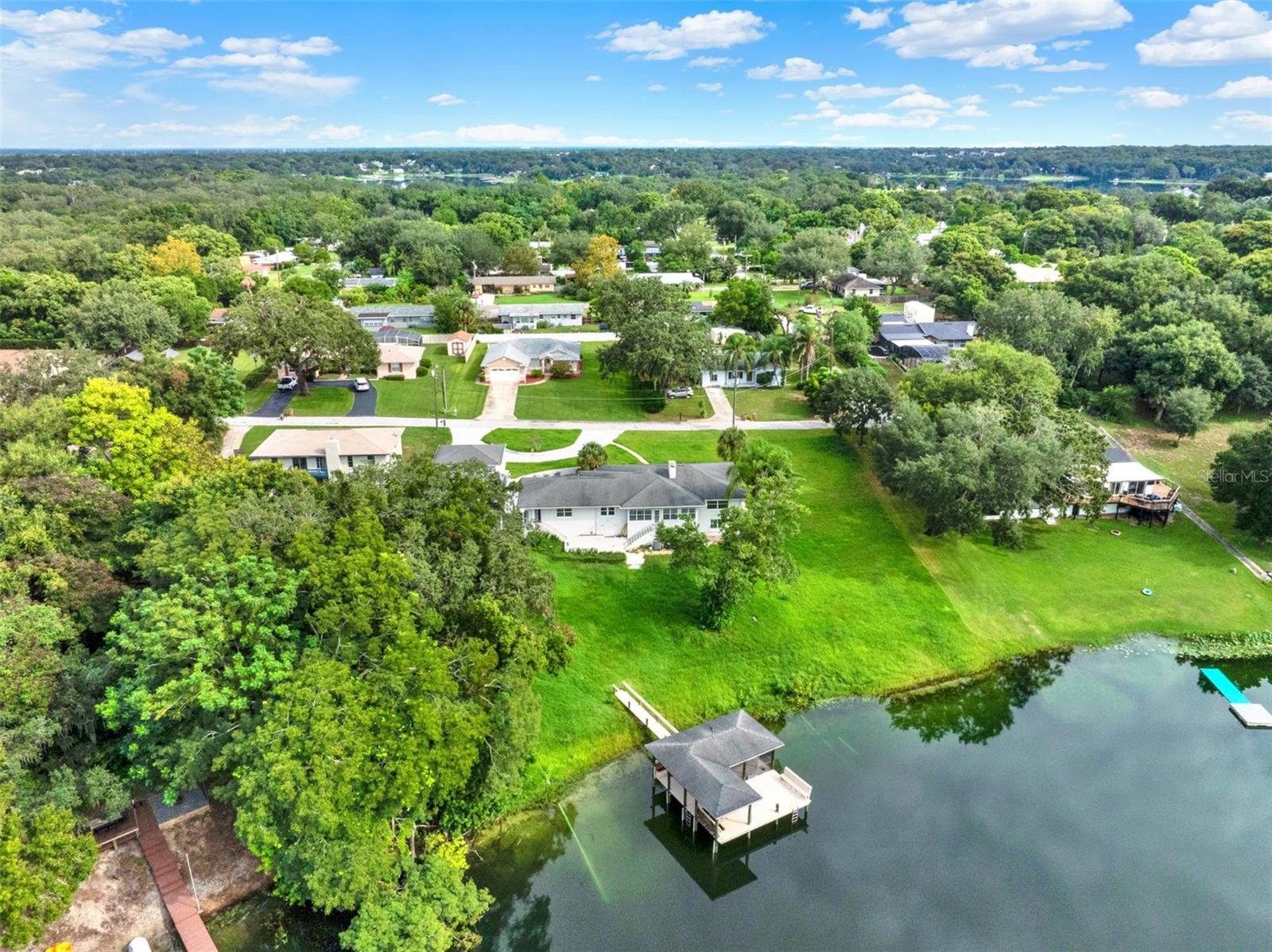 1232 LAKEVIEW DR