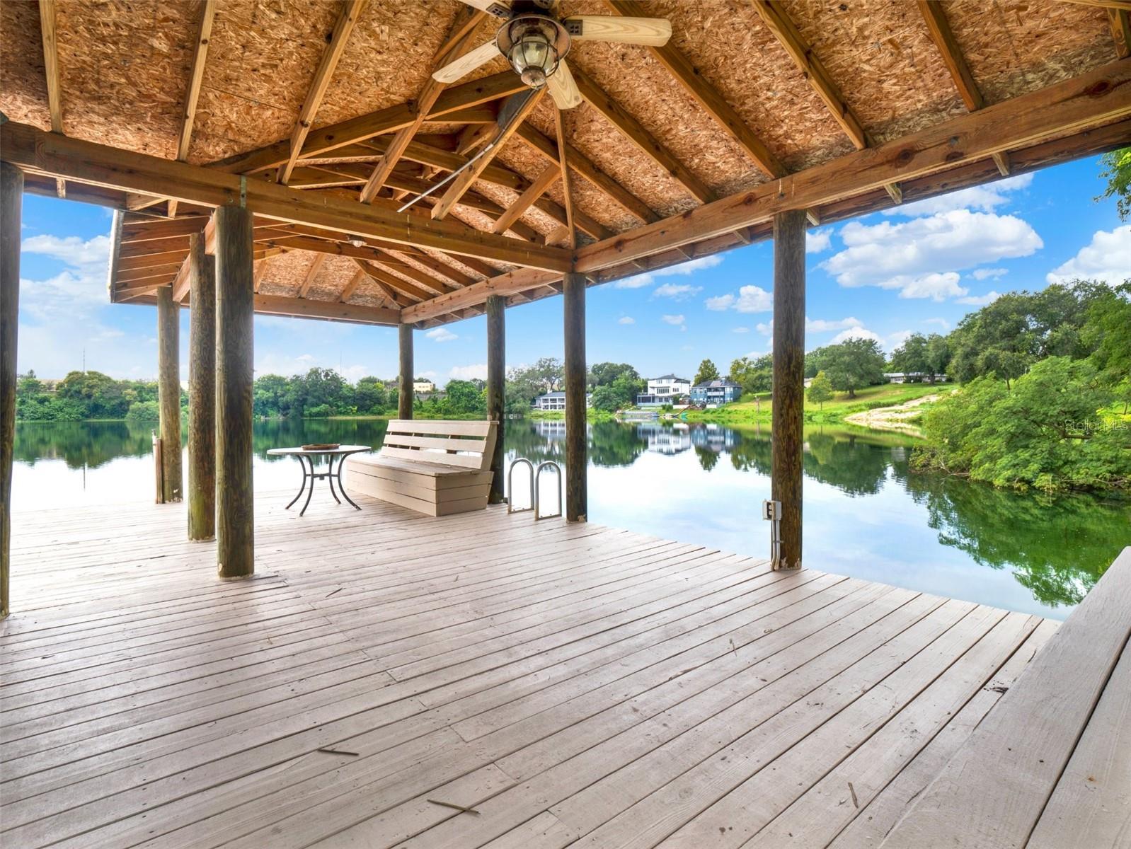 1232 LAKEVIEW DR