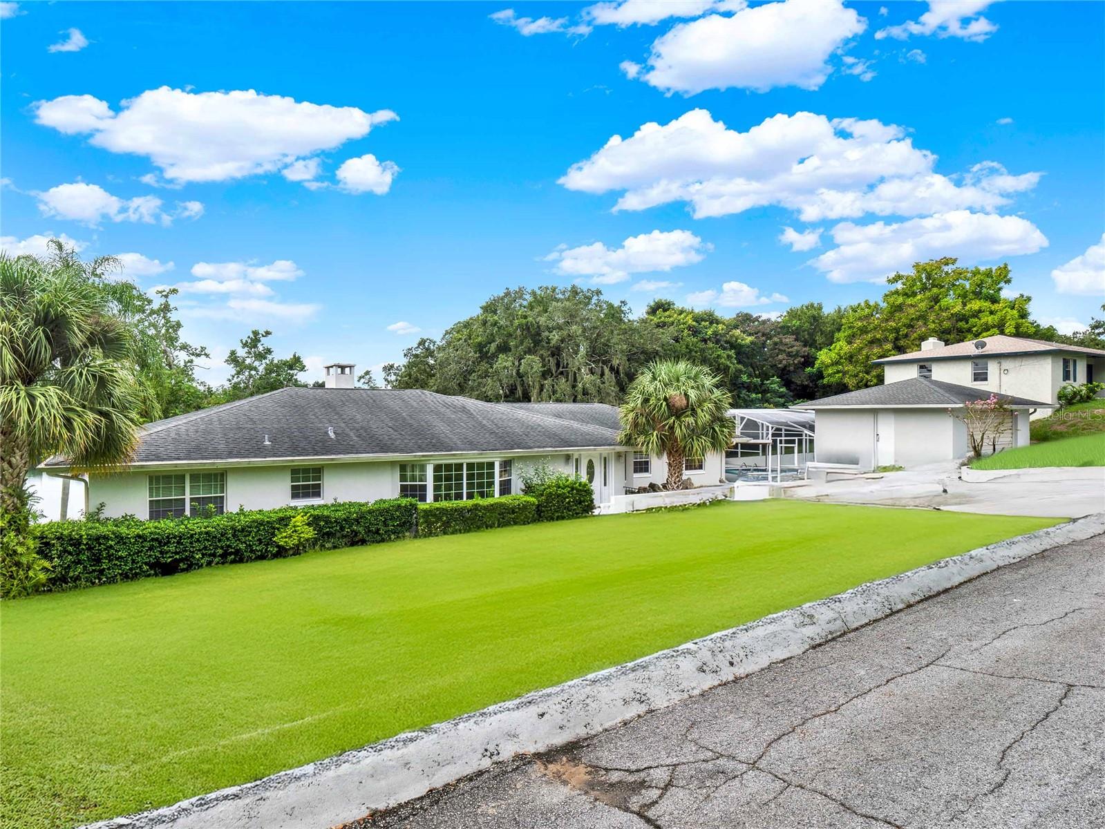 1232 LAKEVIEW DR