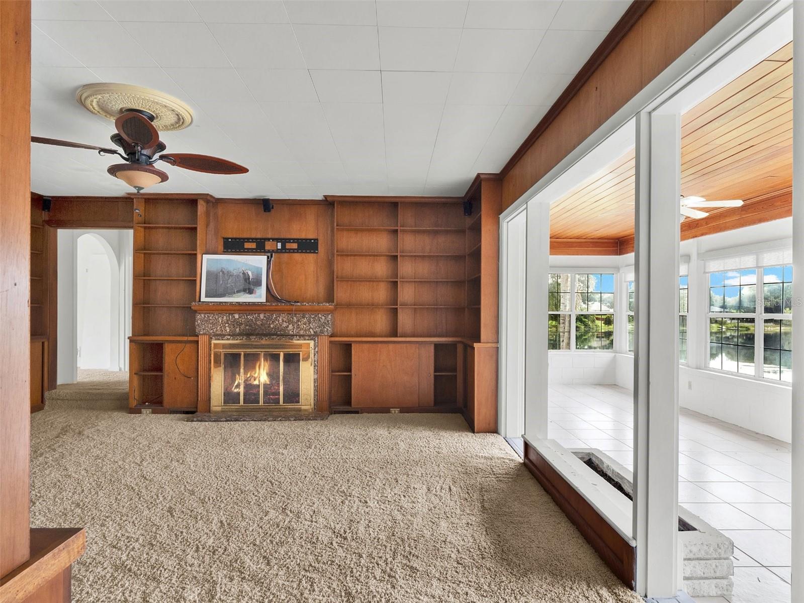1232 LAKEVIEW DR