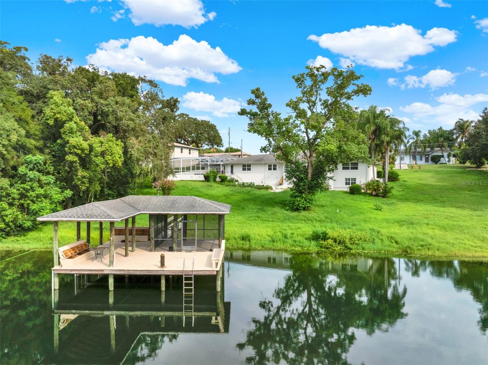 1232 LAKEVIEW DR