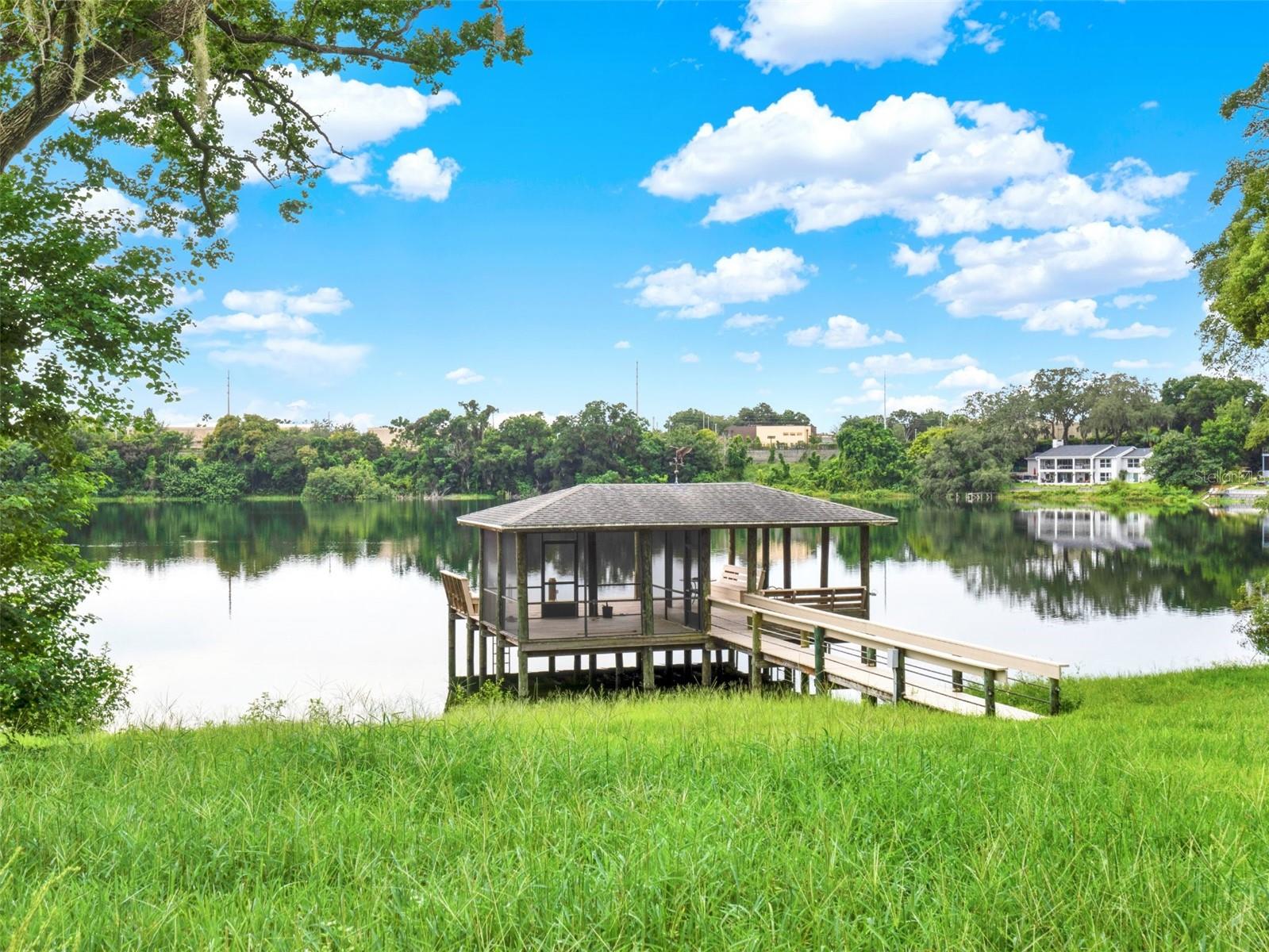 1232 LAKEVIEW DR