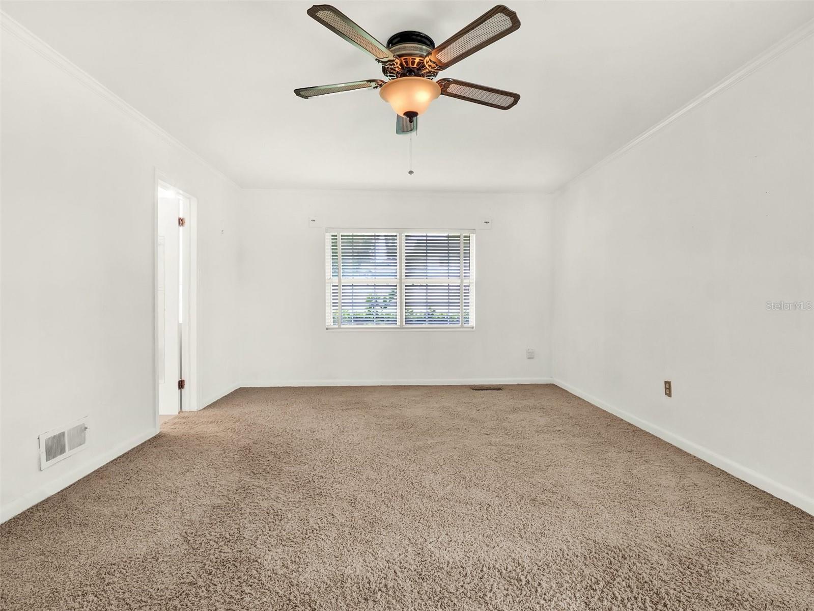 1232 LAKEVIEW DR