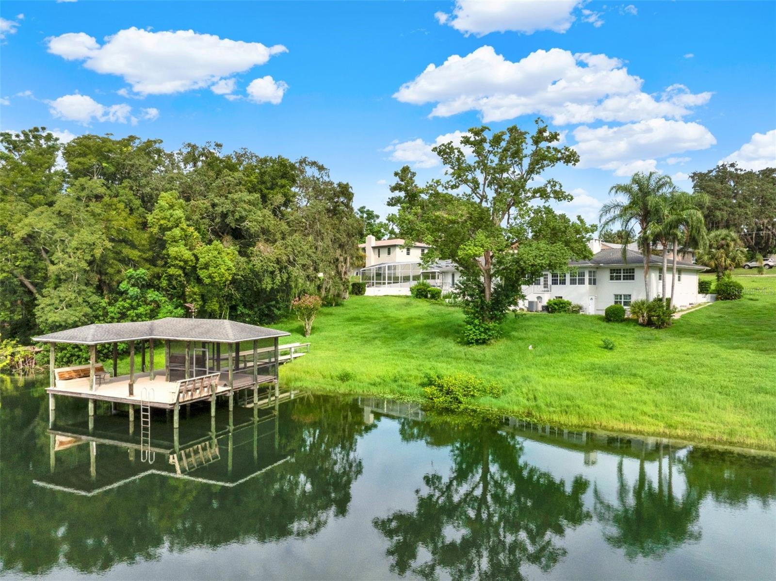1232 LAKEVIEW DR