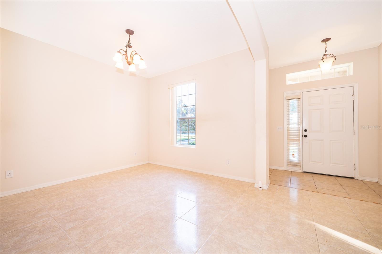 587 MARY PAULA DR