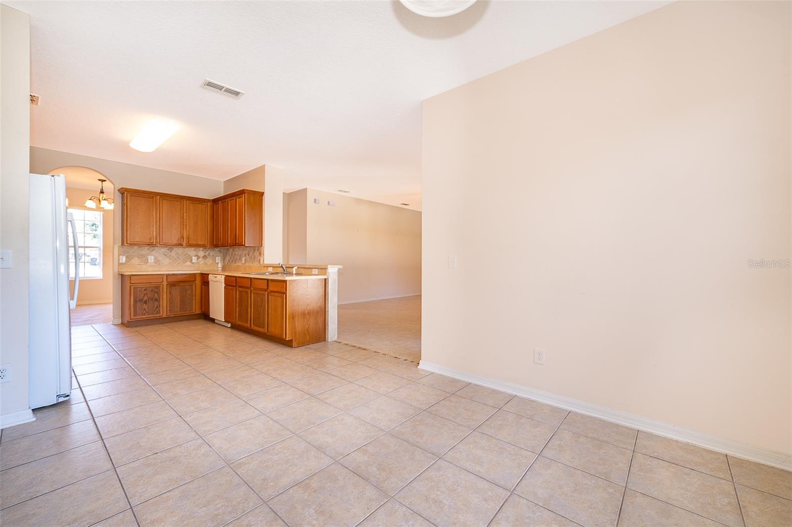 587 MARY PAULA DR