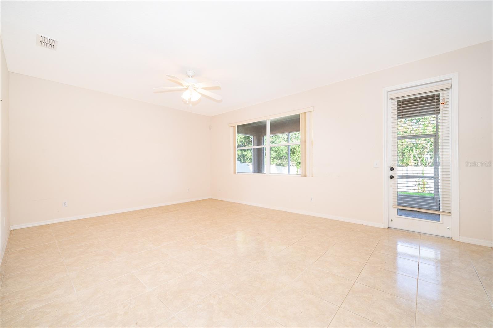 587 MARY PAULA DR