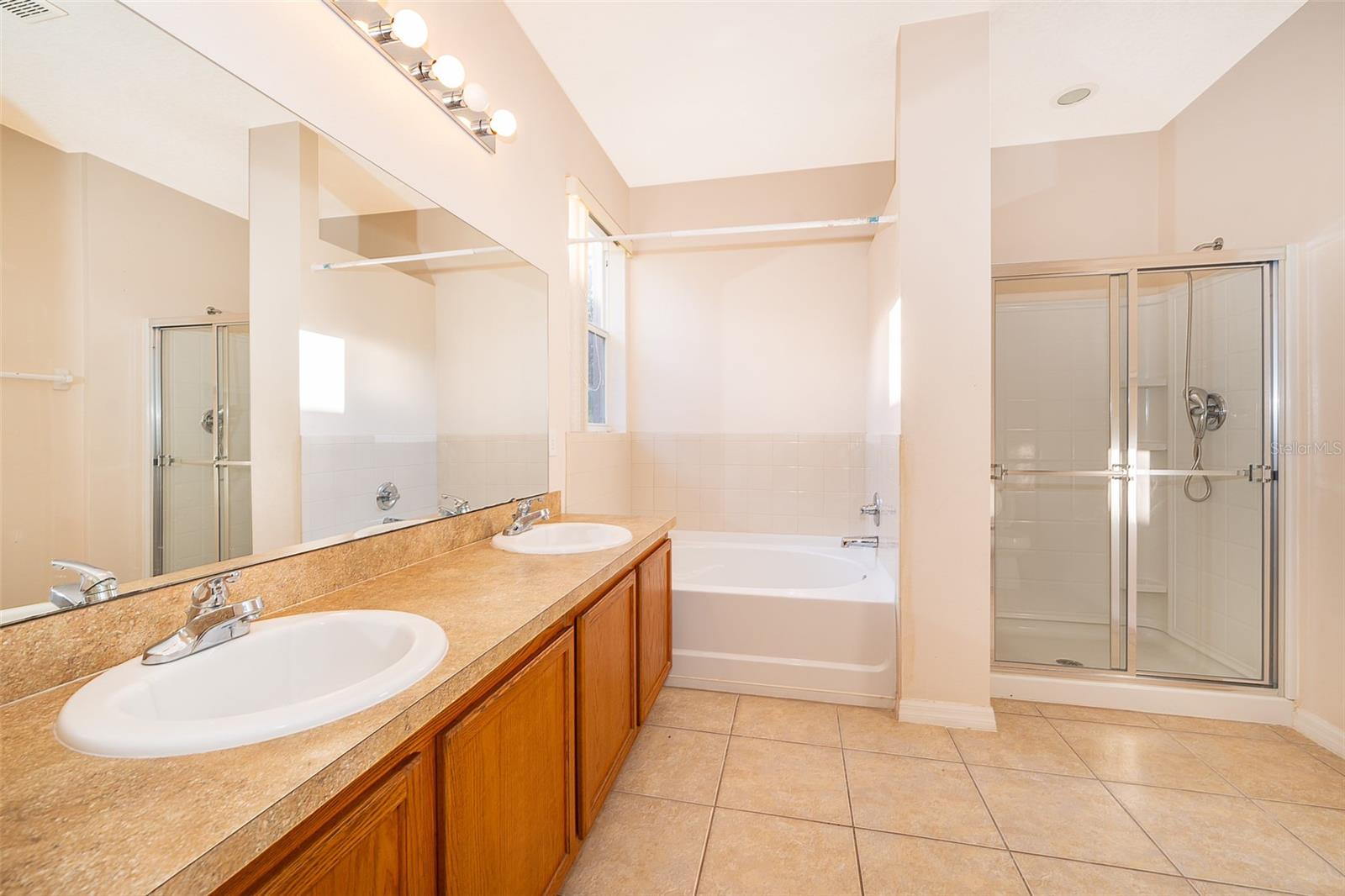 587 MARY PAULA DR