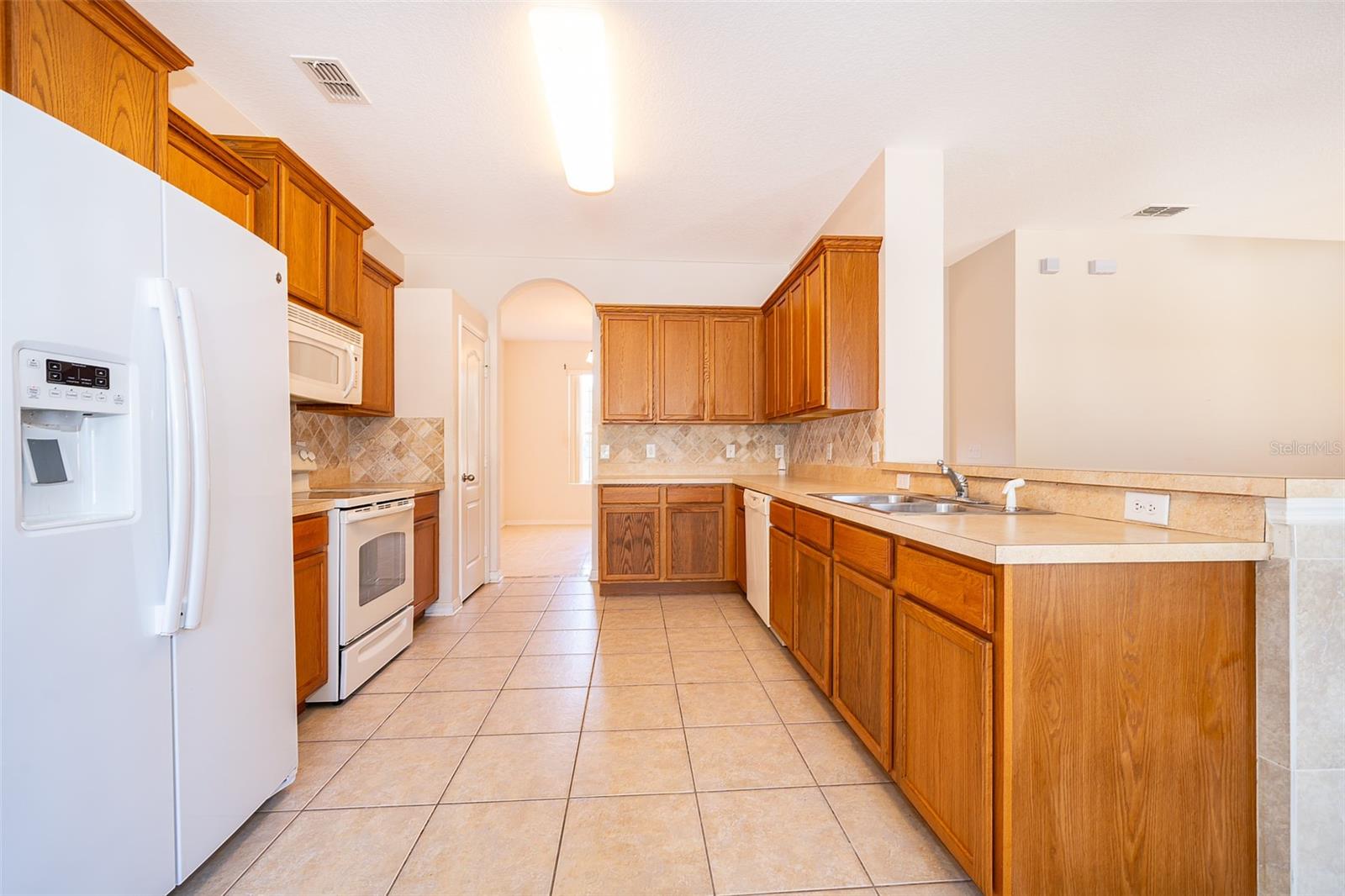 587 MARY PAULA DR