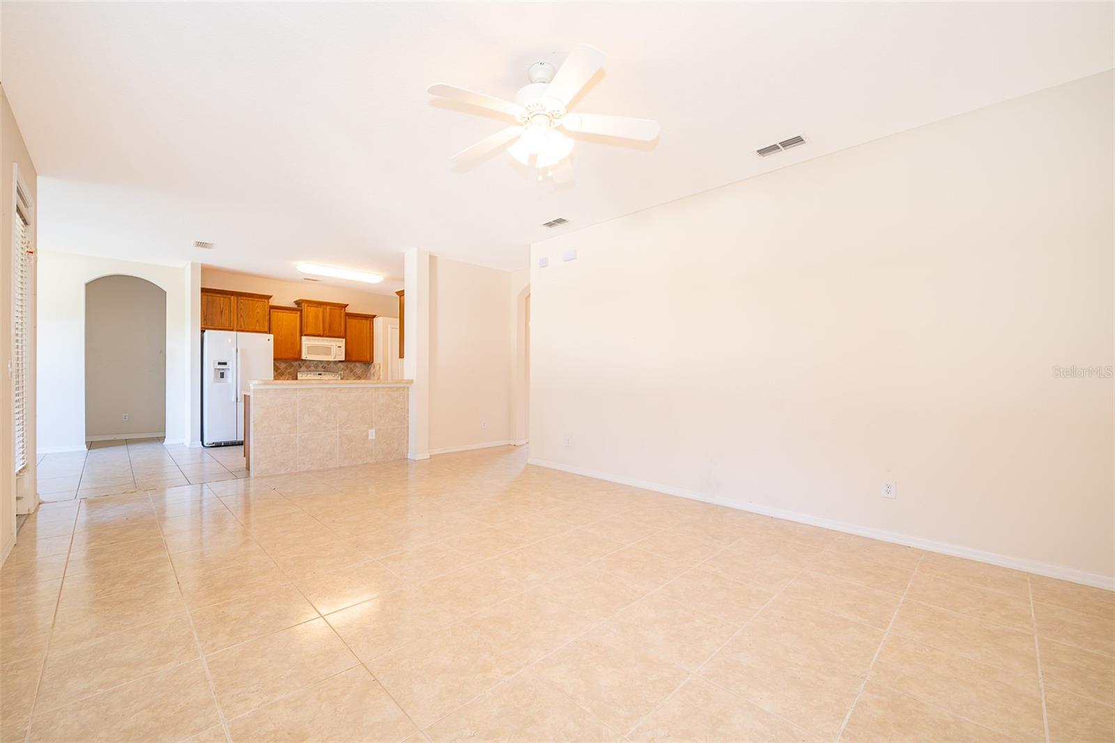 587 MARY PAULA DR
