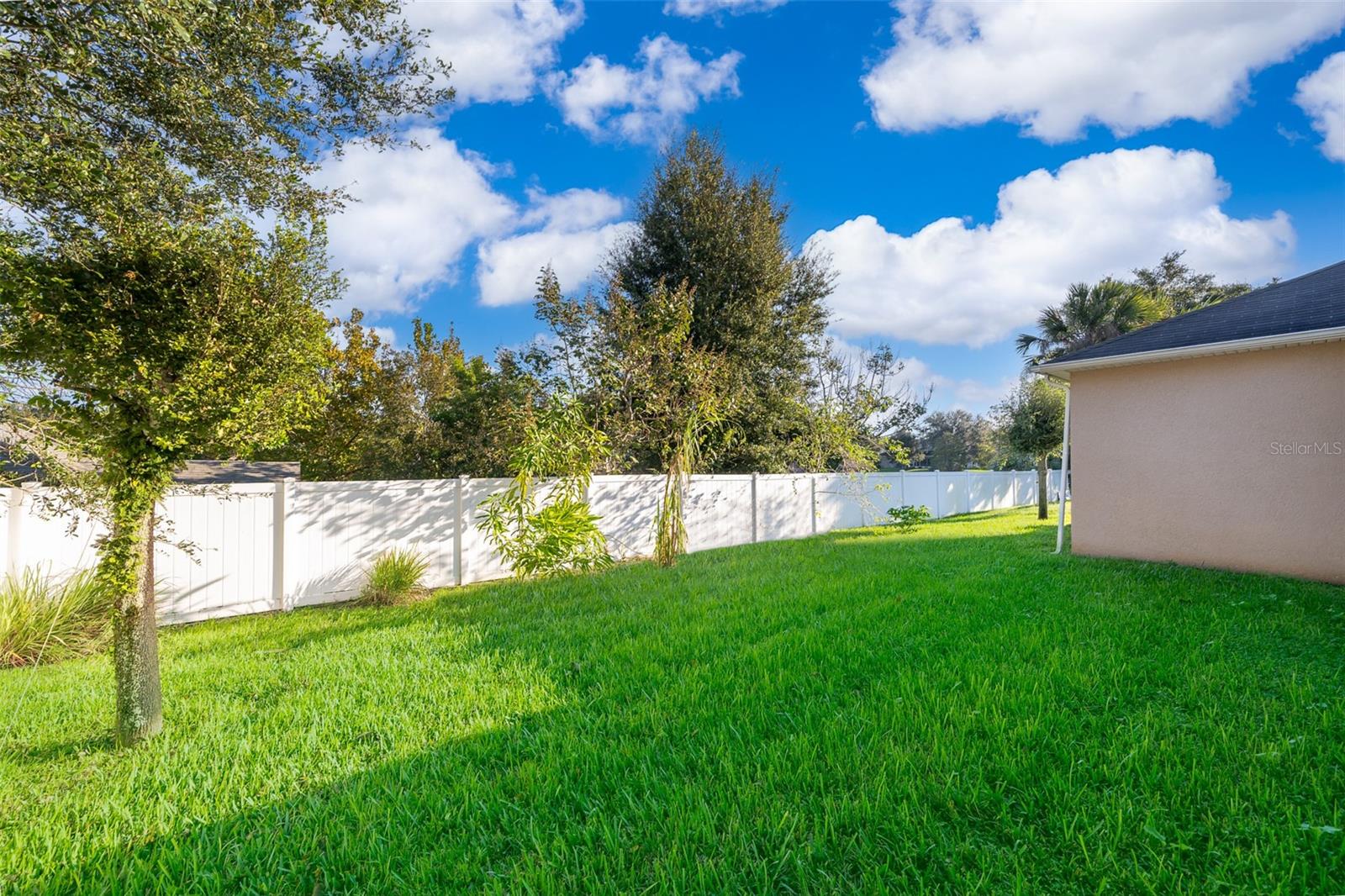587 MARY PAULA DR