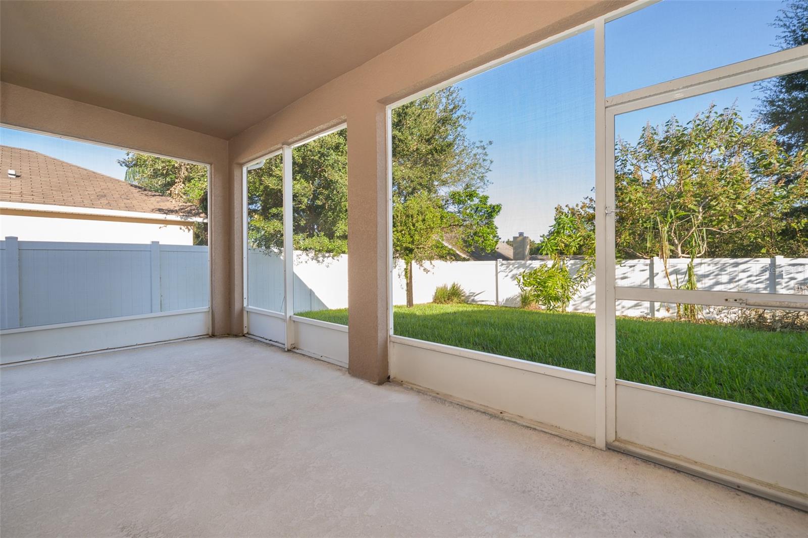 587 MARY PAULA DR