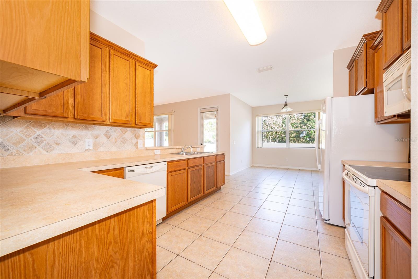 587 MARY PAULA DR