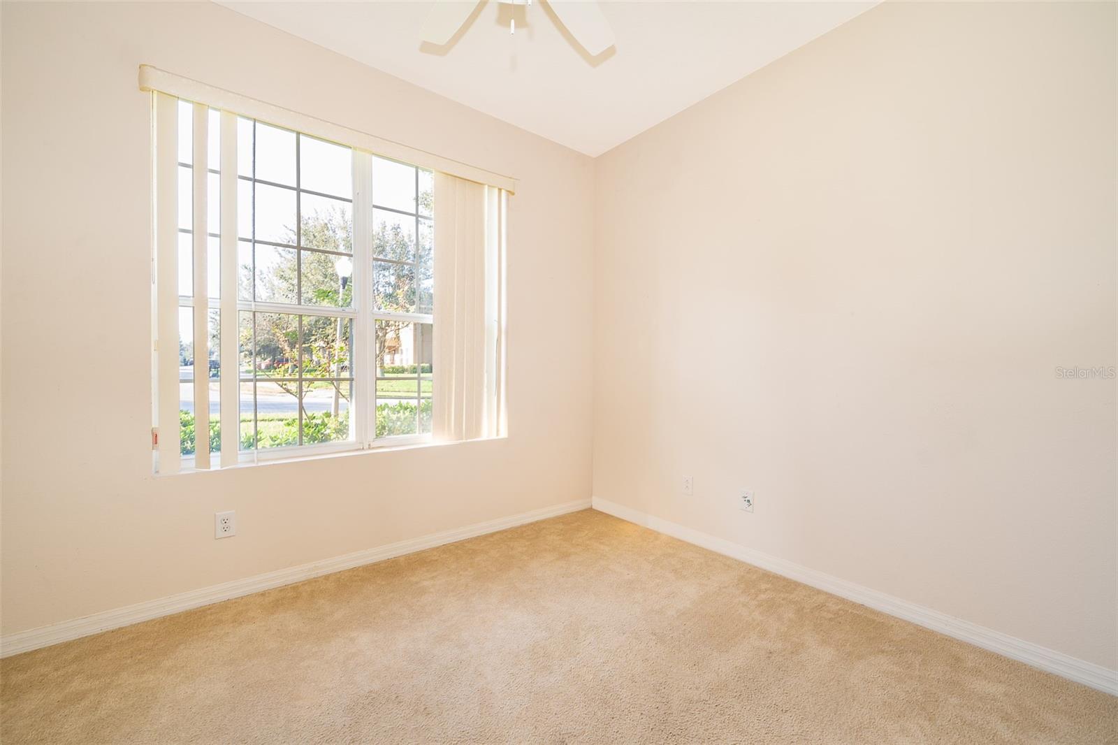 587 MARY PAULA DR