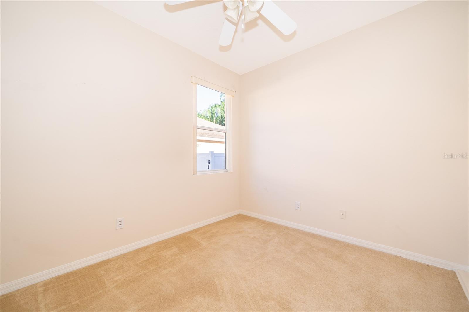587 MARY PAULA DR