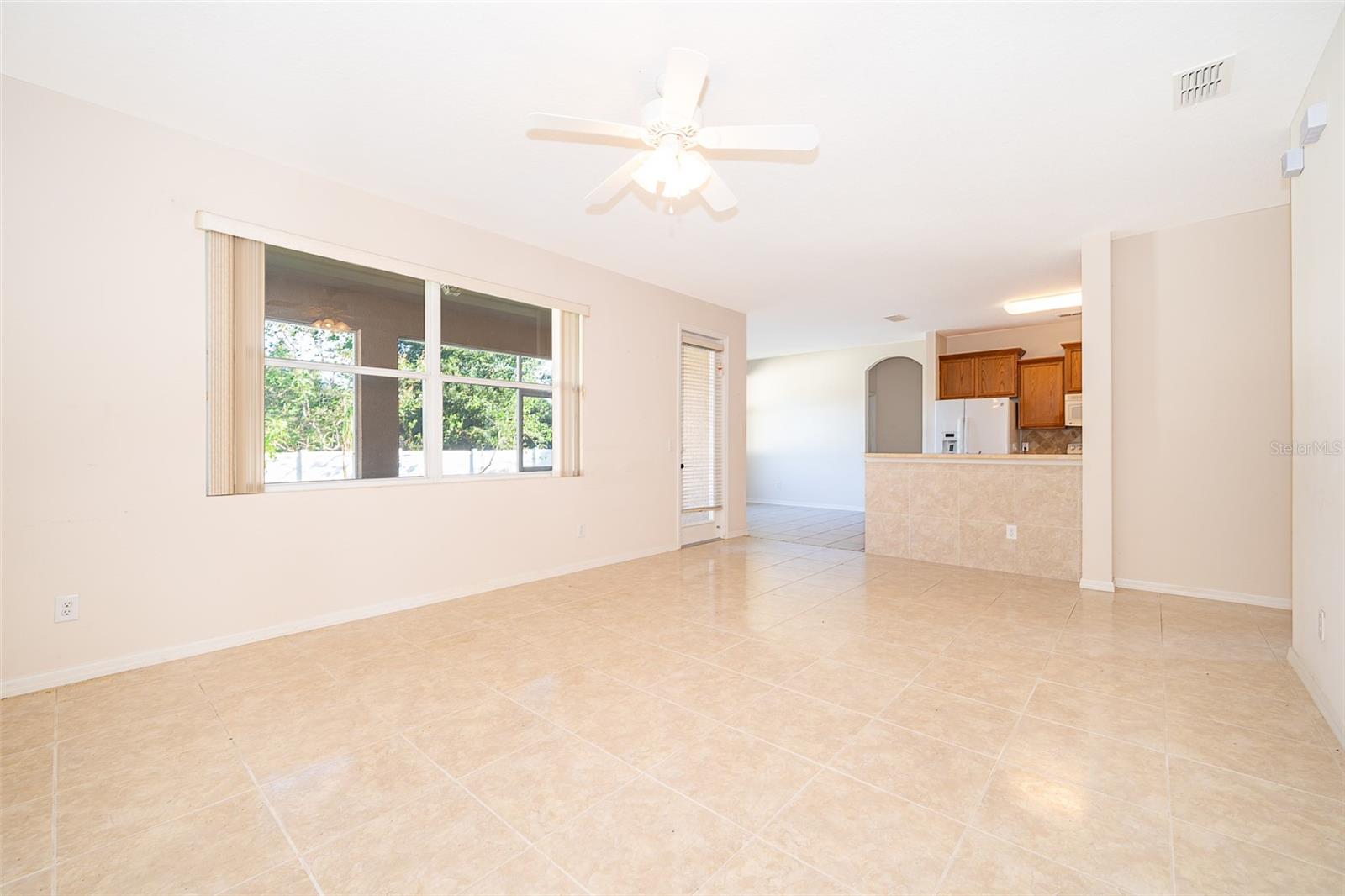 587 MARY PAULA DR