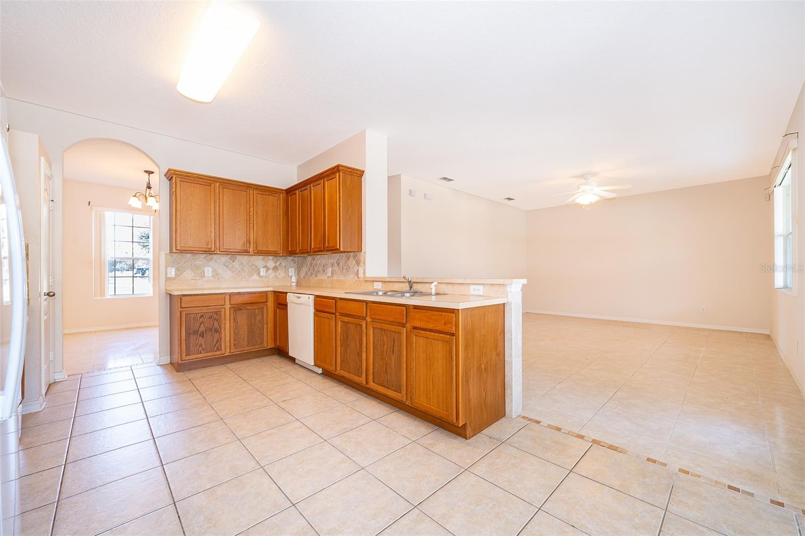 587 MARY PAULA DR