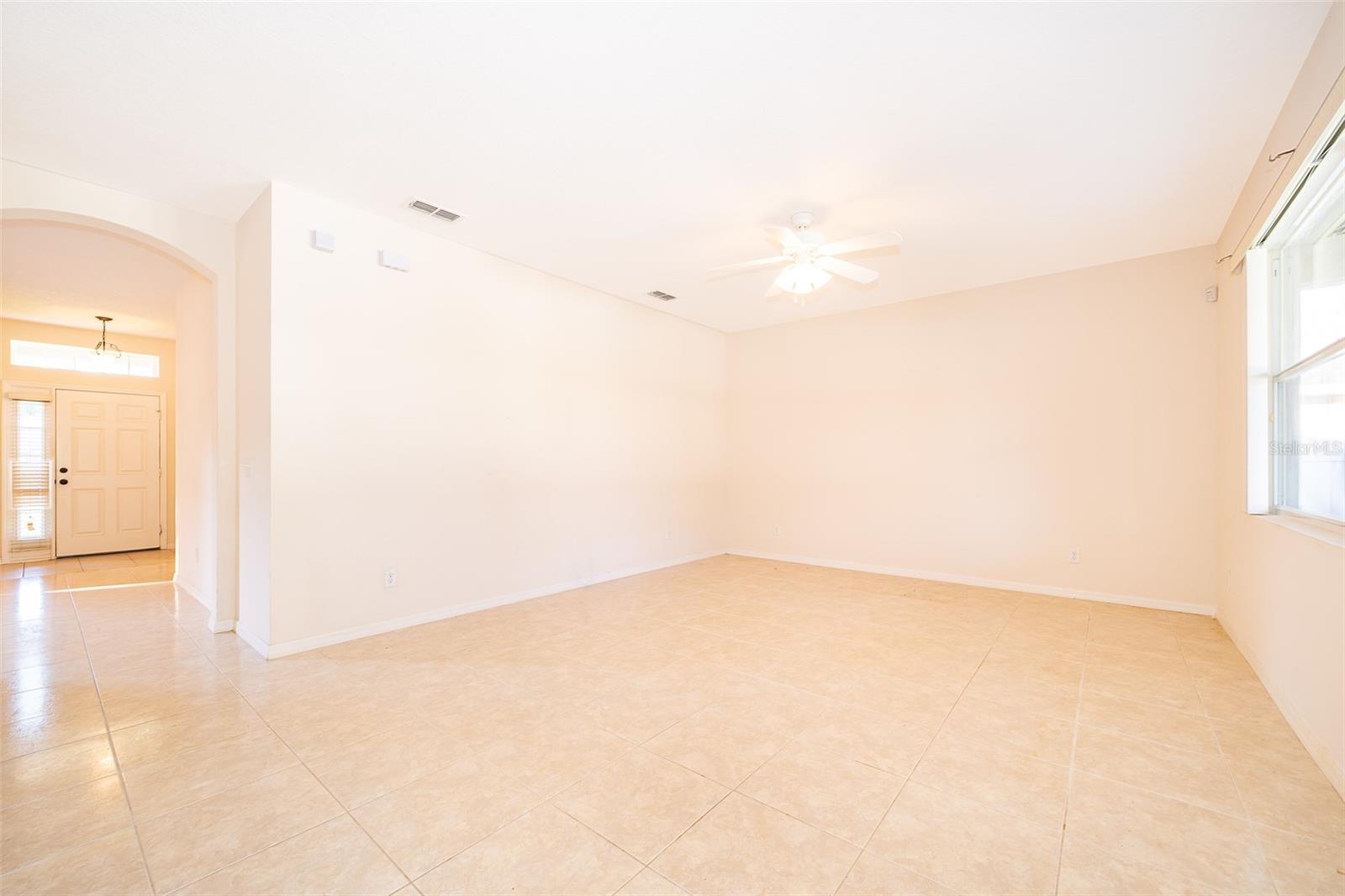 587 MARY PAULA DR