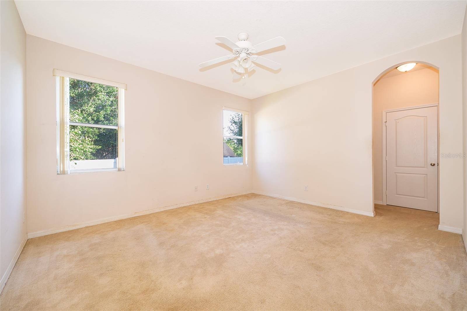 587 MARY PAULA DR