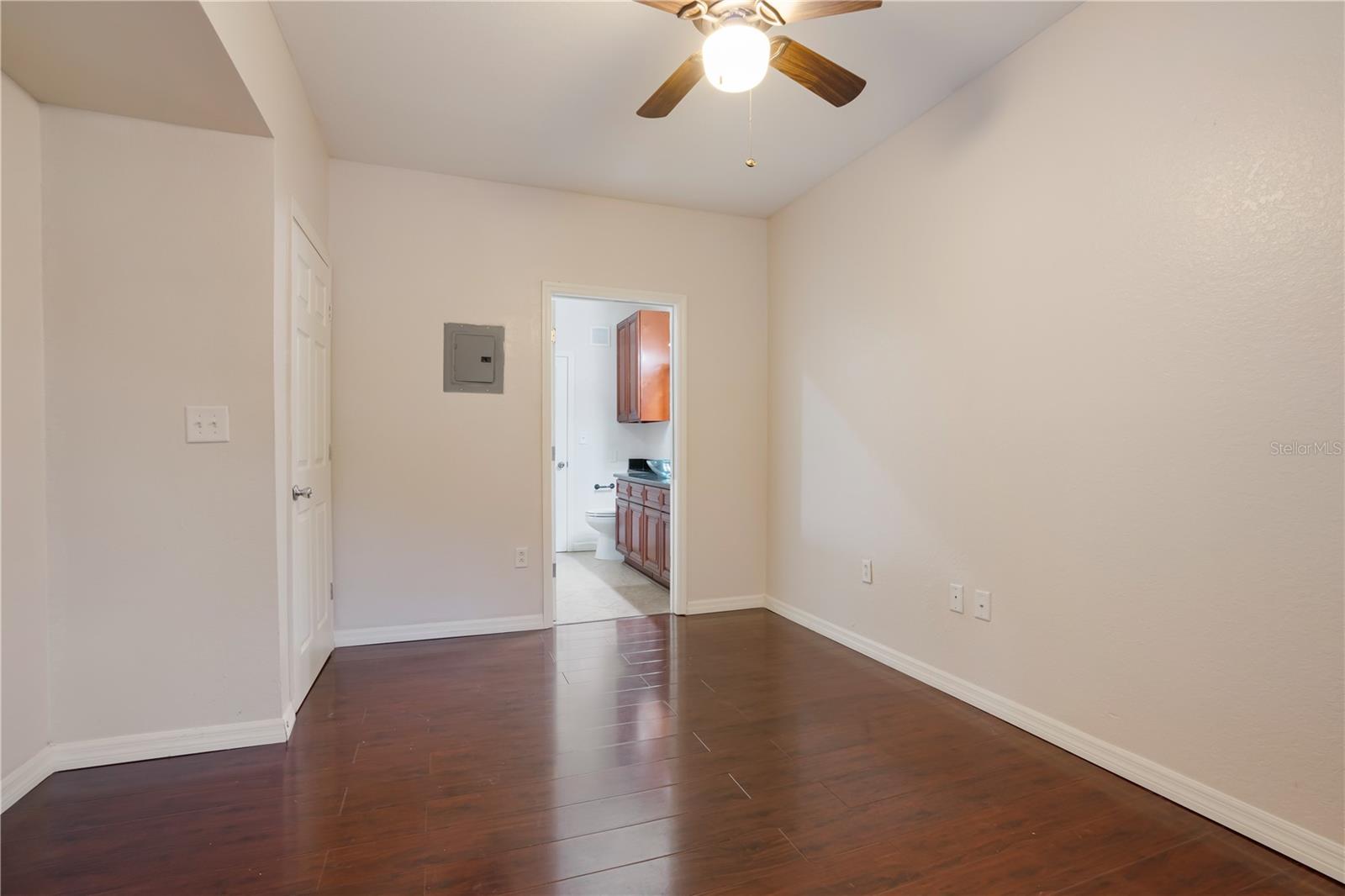 911 N ORANGE AVE #503