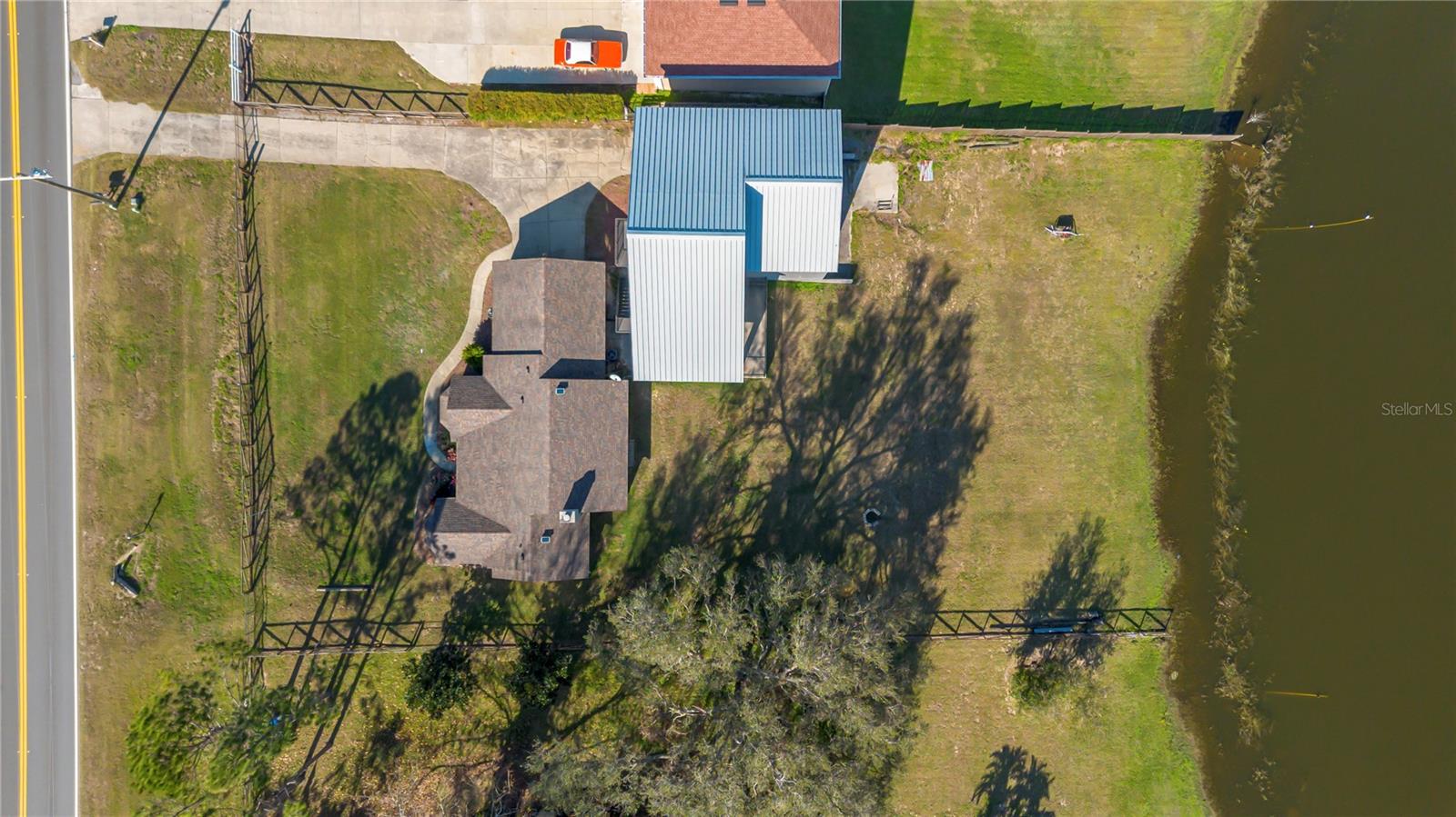 10108 LAKESHORE DR