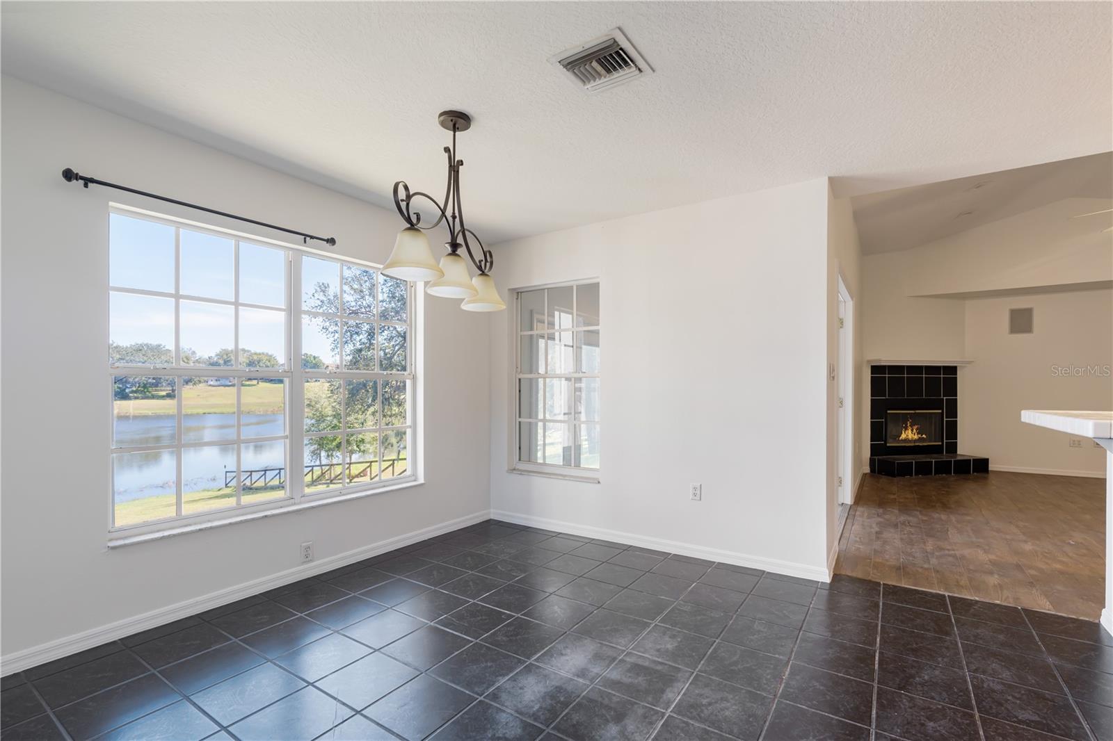 10108 LAKESHORE DR