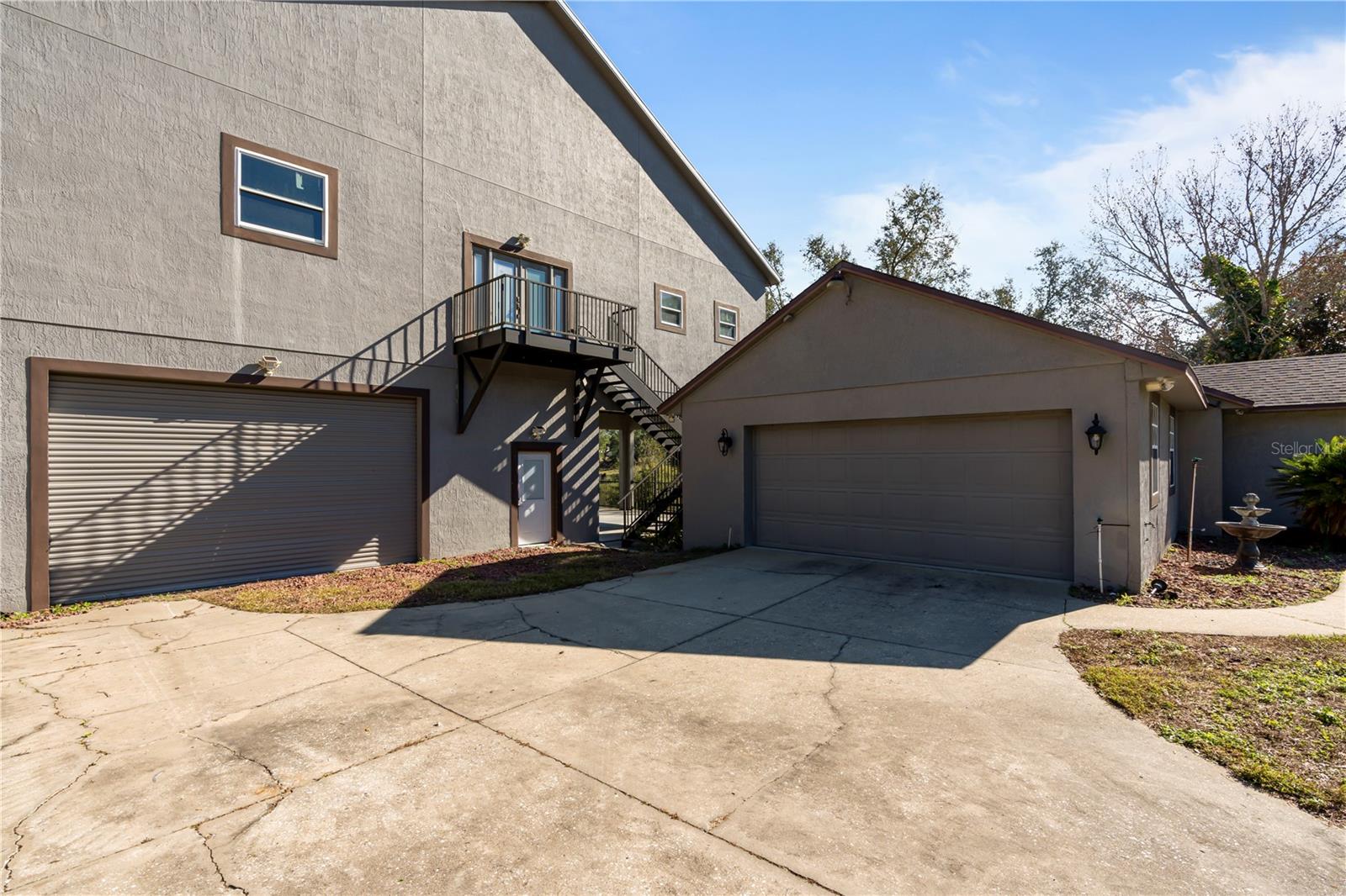 10108 LAKESHORE DR