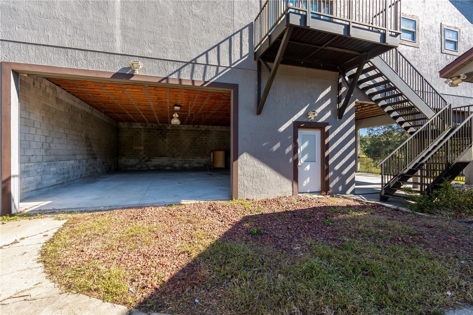 10108 LAKESHORE DR