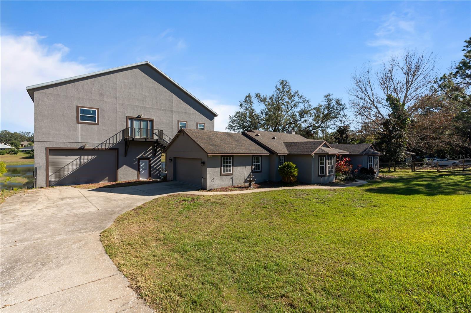 10108 LAKESHORE DR