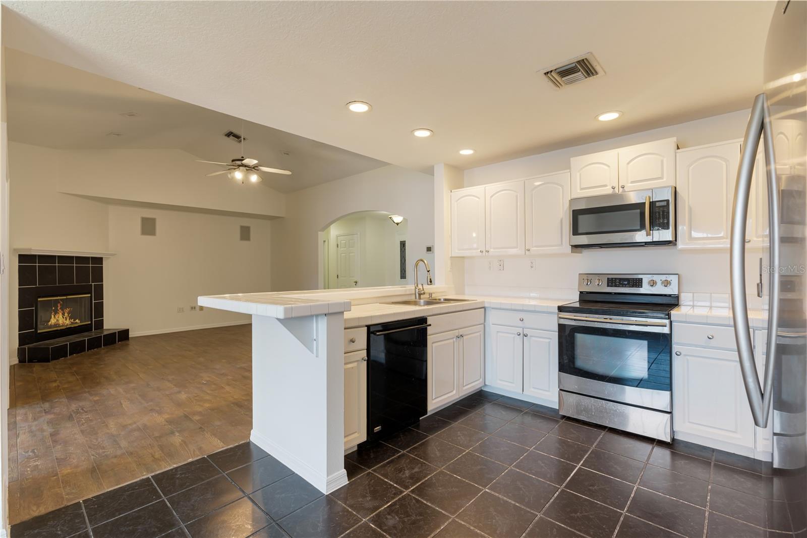 10108 LAKESHORE DR