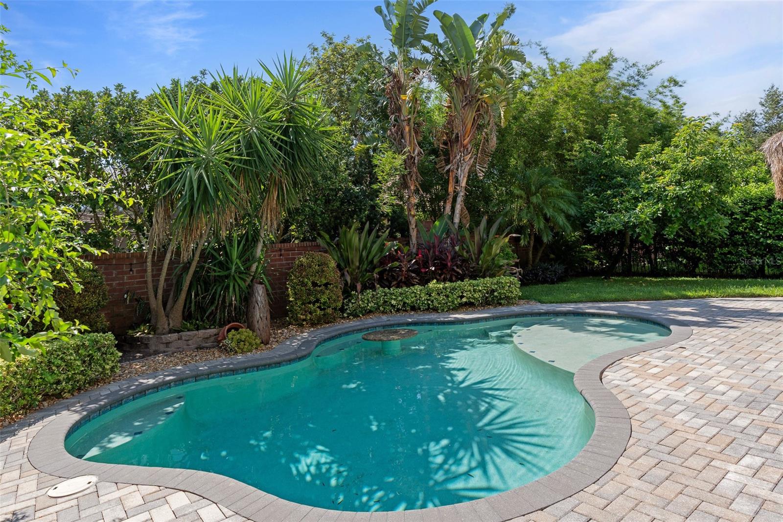 492 DOUGLAS EDWARD DR
