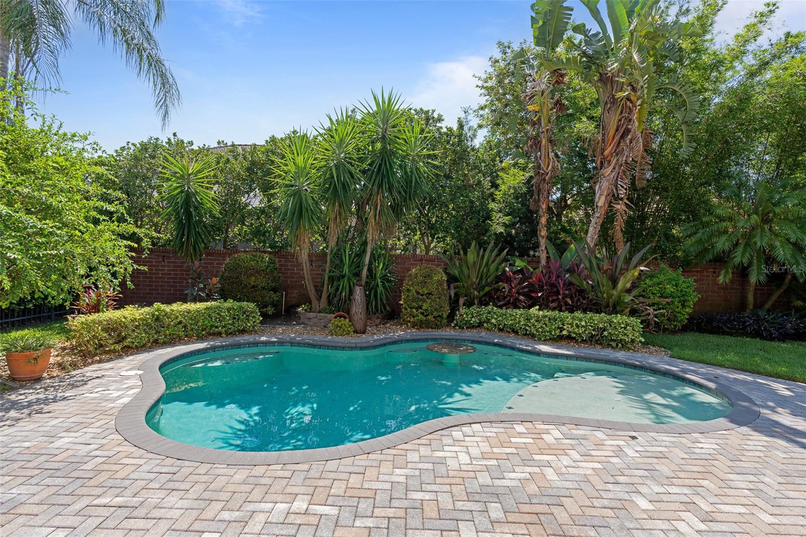 492 DOUGLAS EDWARD DR