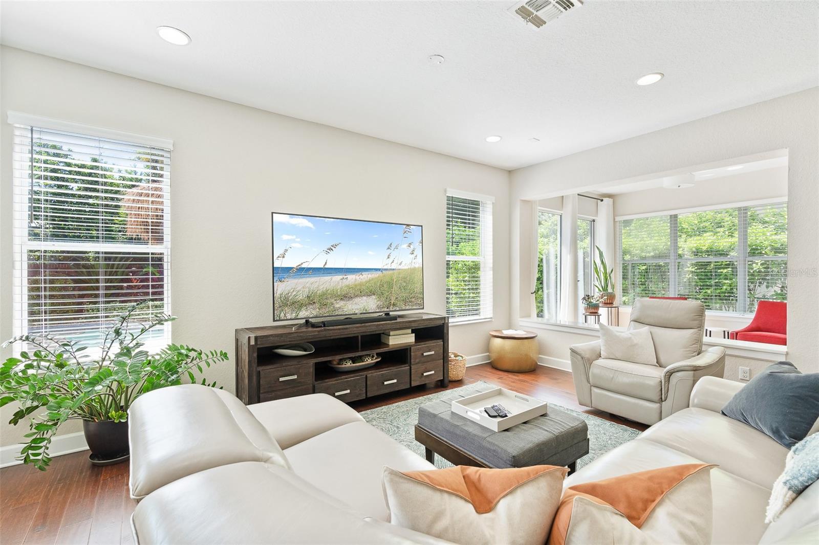 492 DOUGLAS EDWARD DR