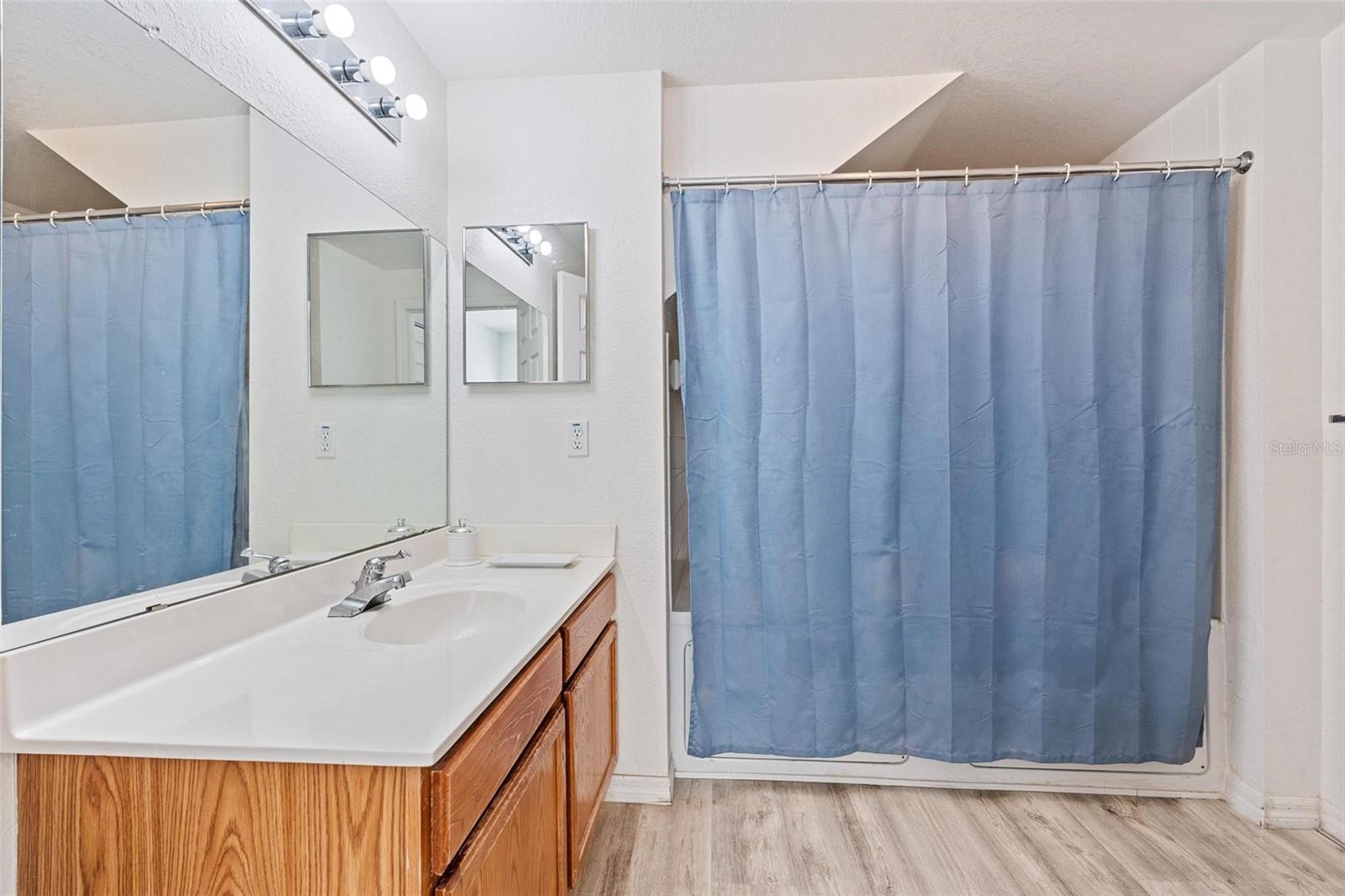 4601 YELLOWGOLD RD W #107