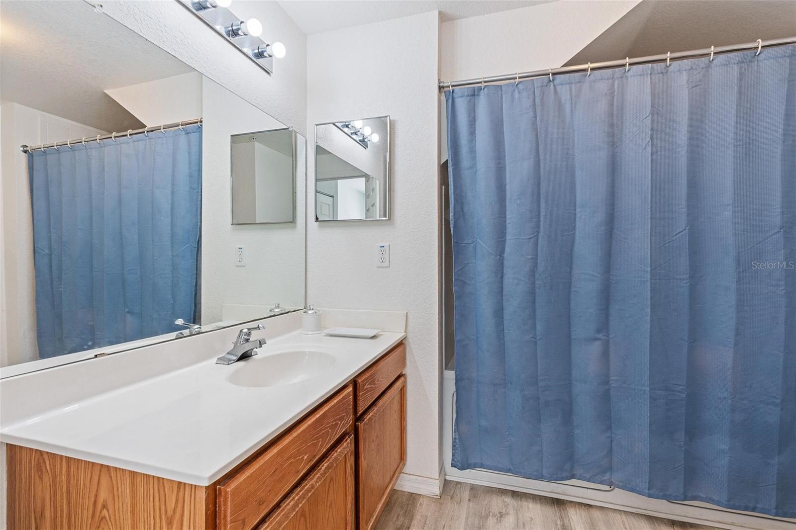 4601 YELLOWGOLD RD W #107