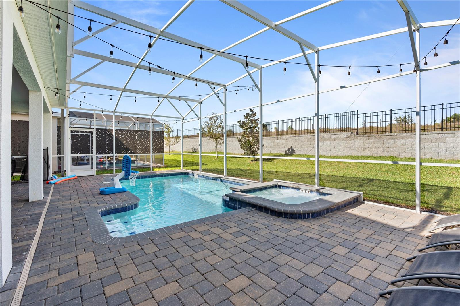 9190 SOMMERSET HILLS DR