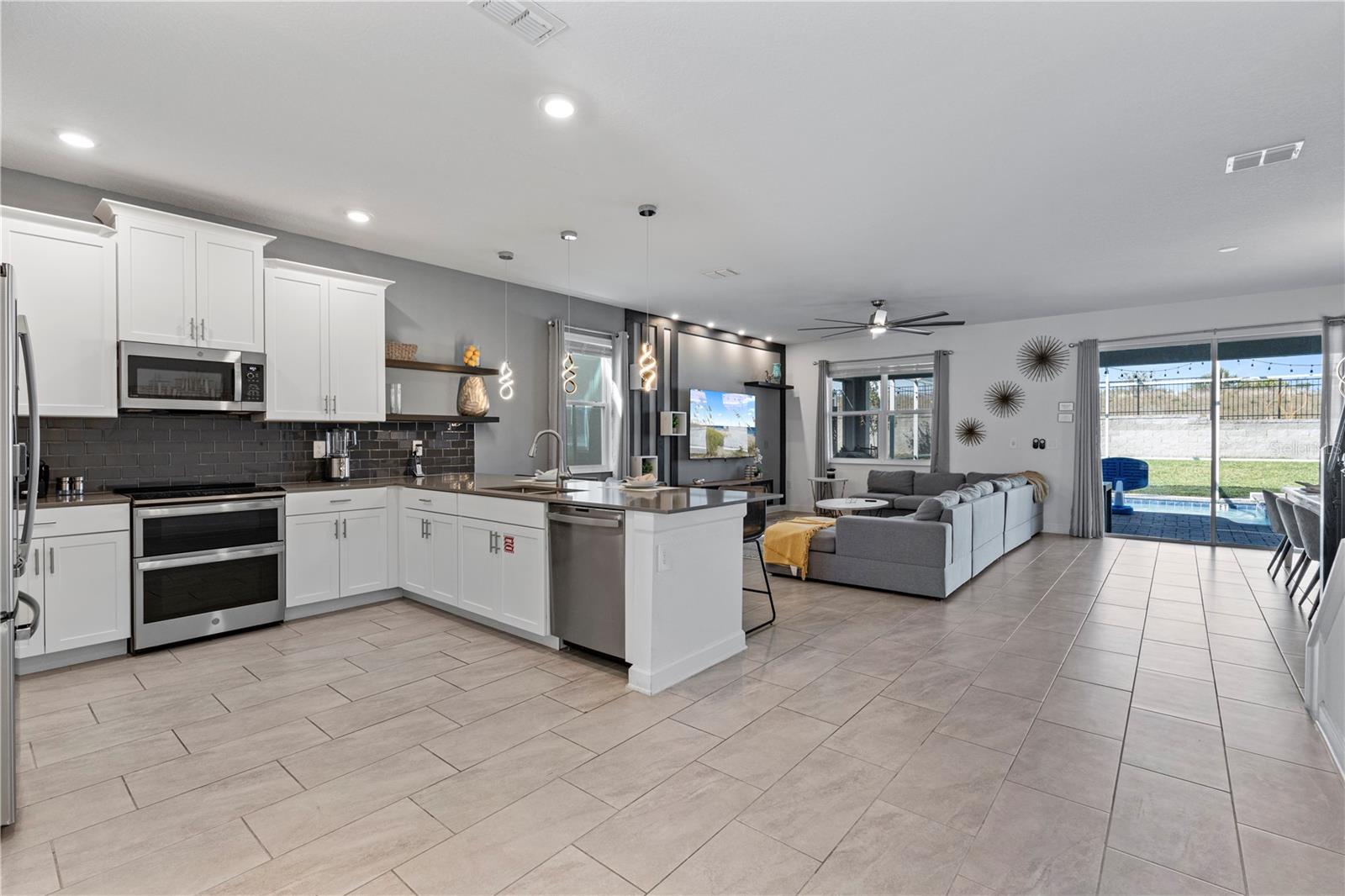 9190 SOMMERSET HILLS DR