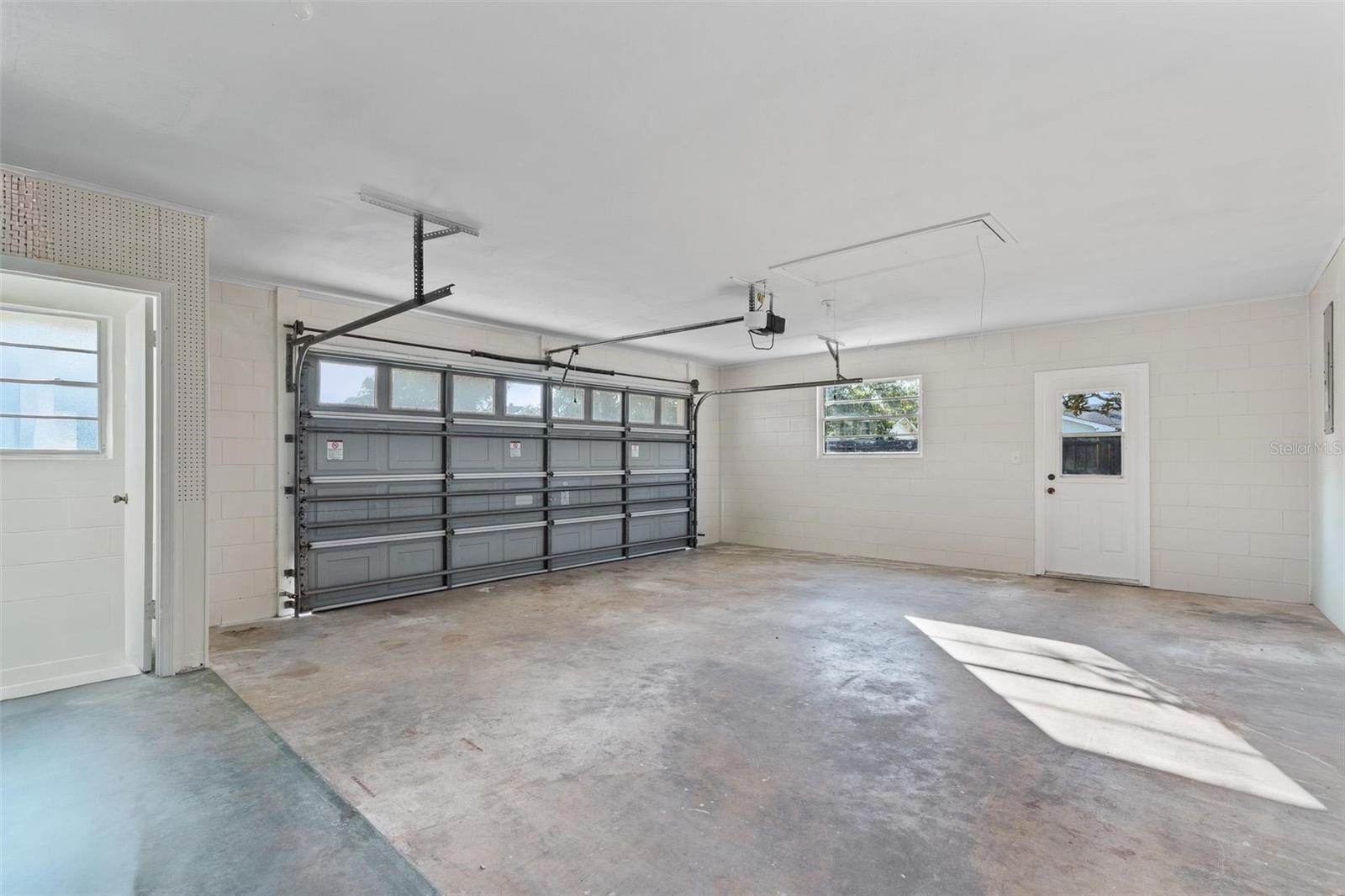 812 ARLINGTON BLVD