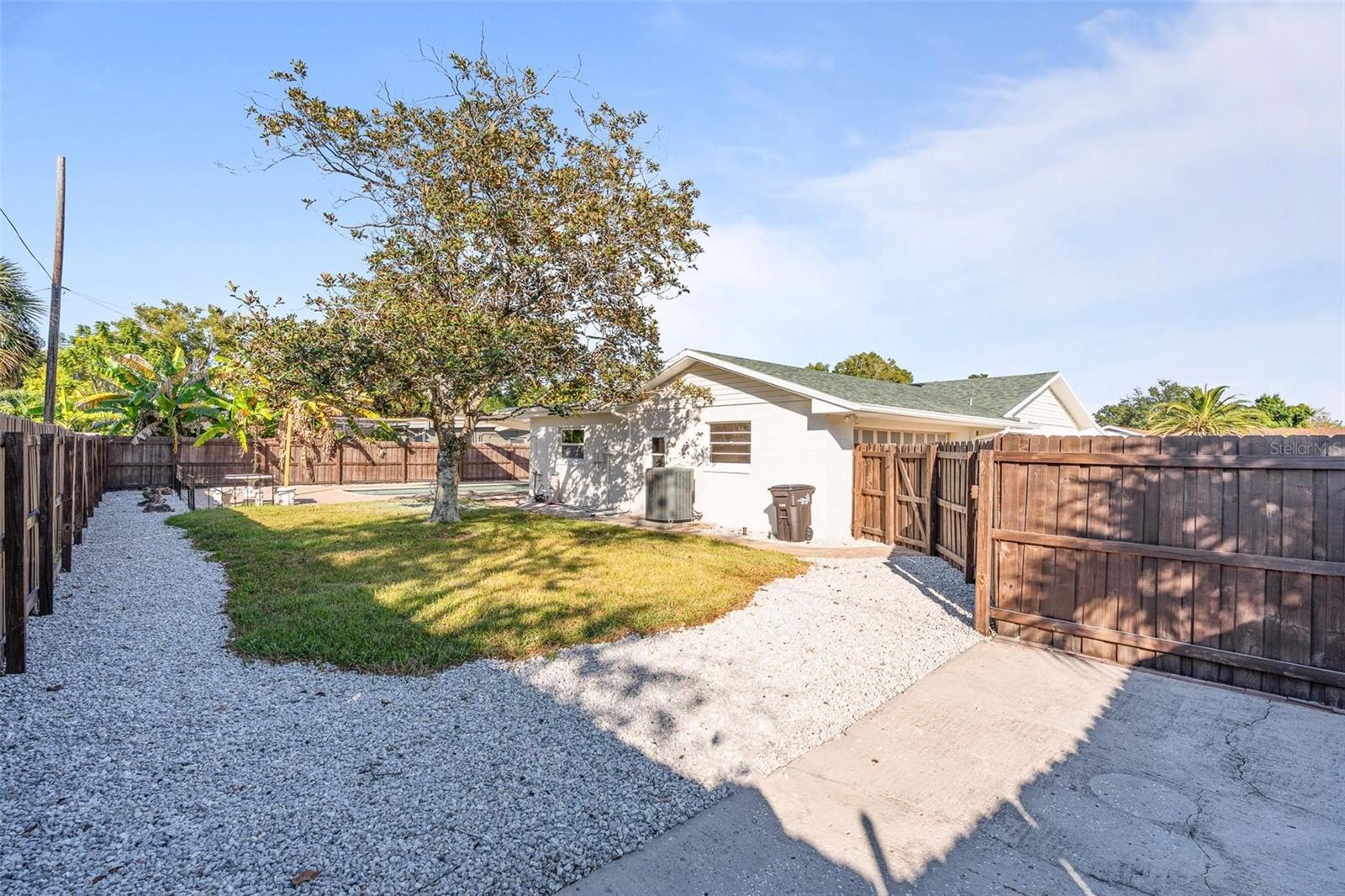 812 ARLINGTON BLVD