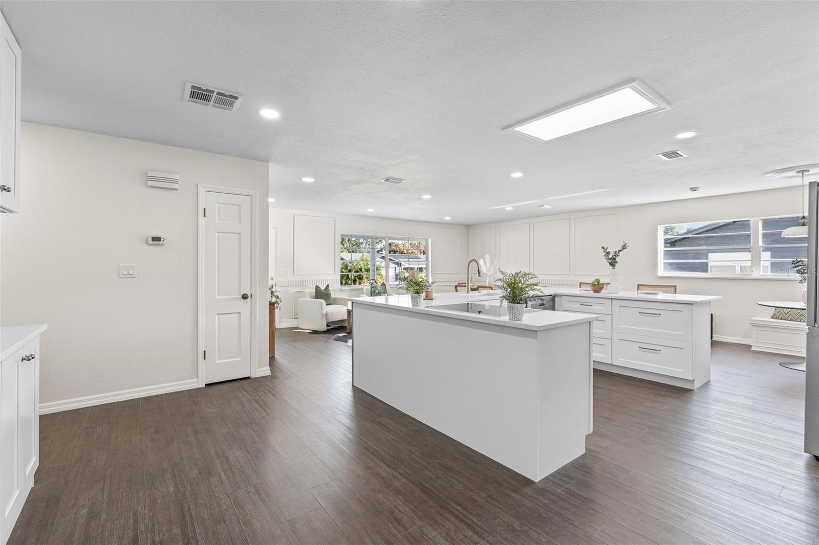 812 ARLINGTON BLVD