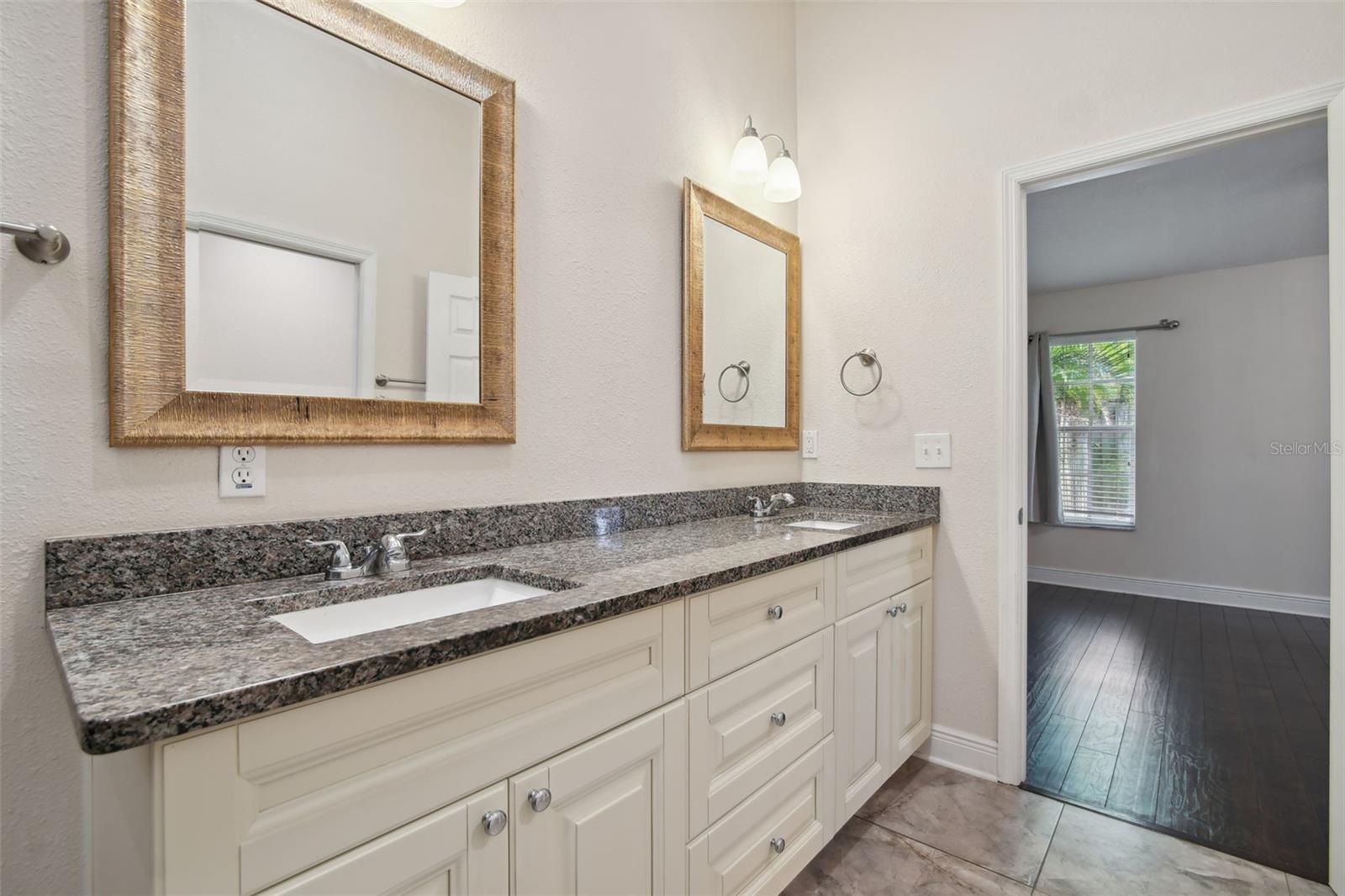 3554 DEER RUN S
