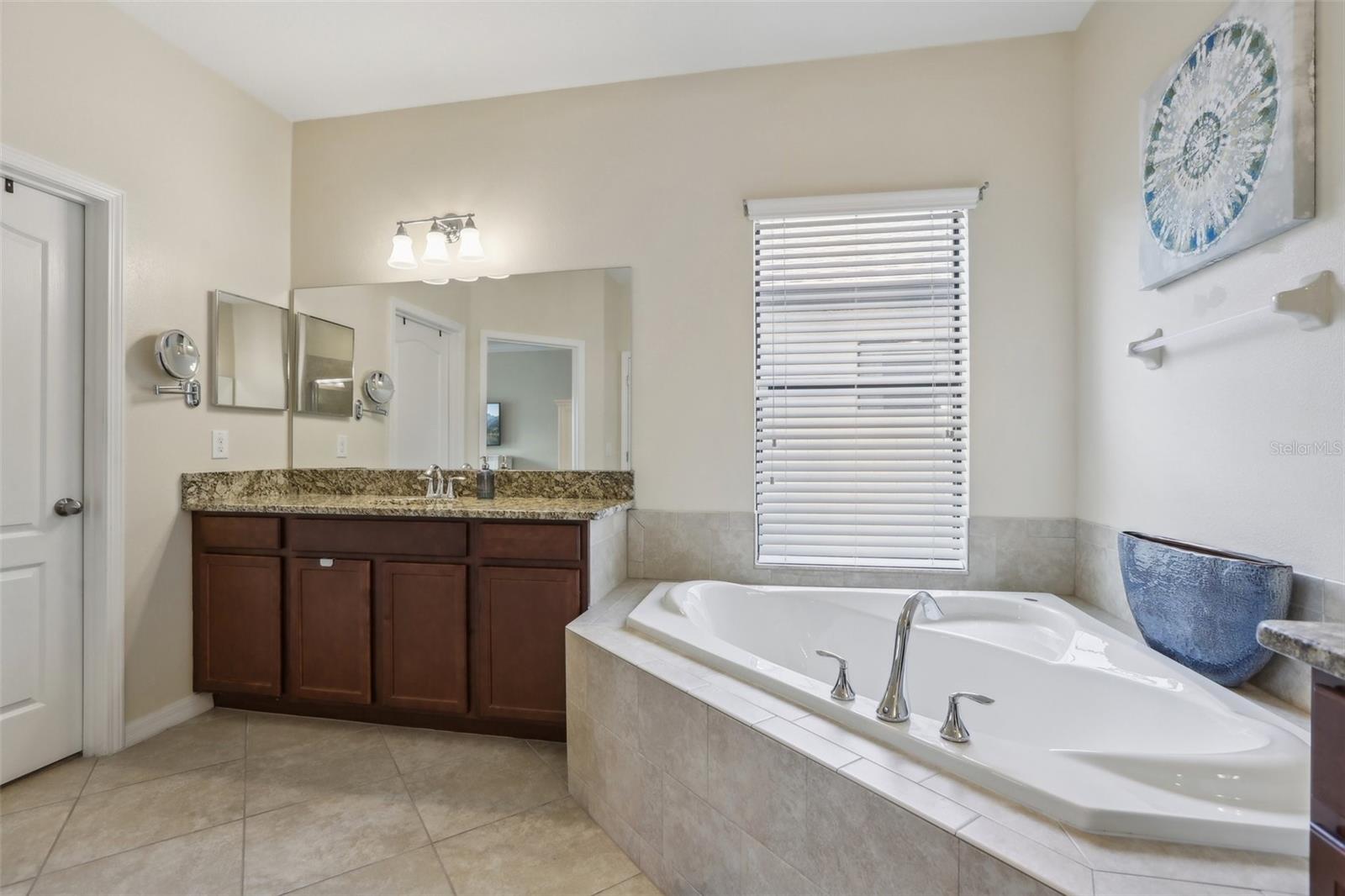 14093 TROPICAL KINGBIRD WAY