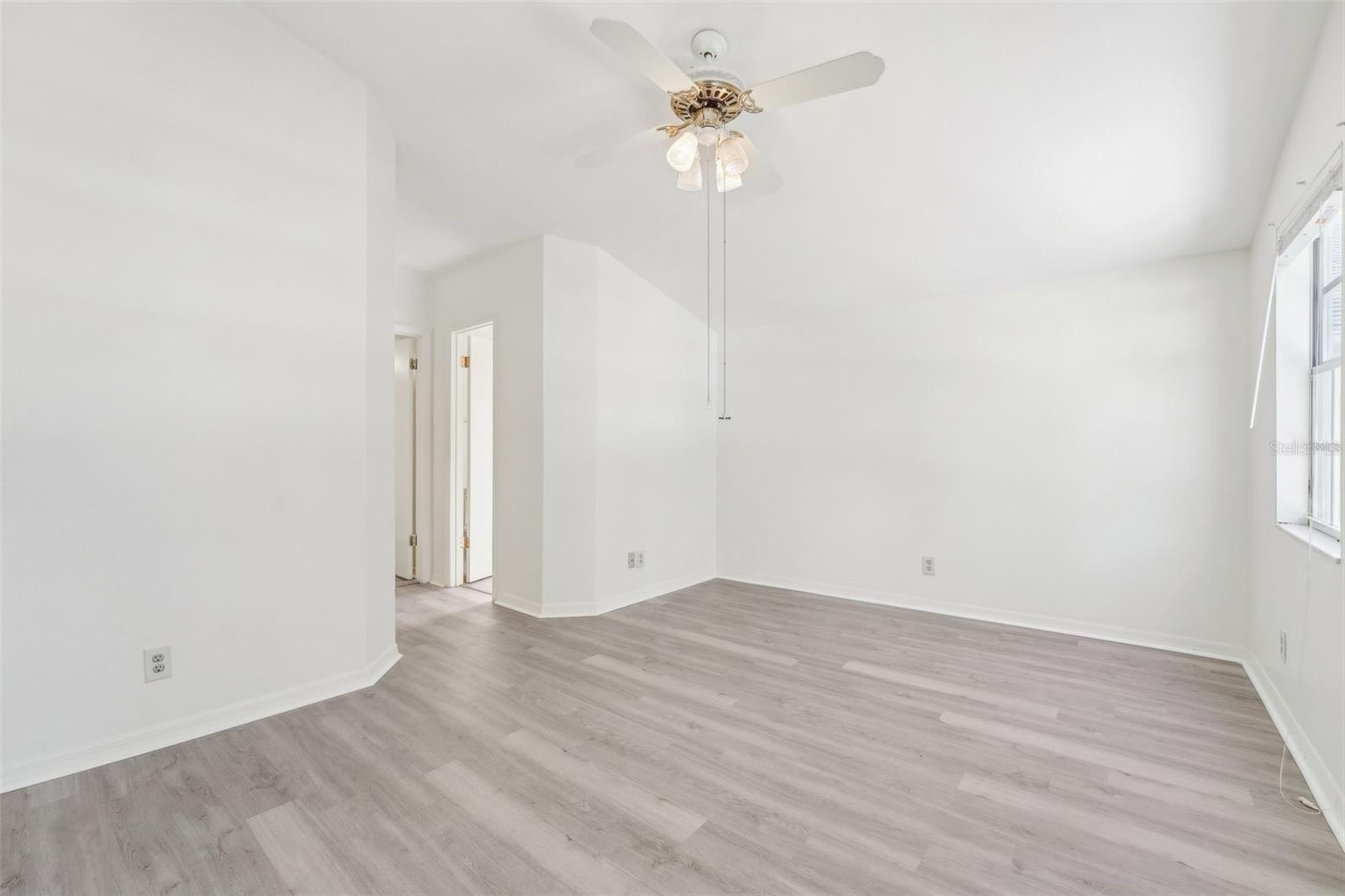 6833 S WALL ST