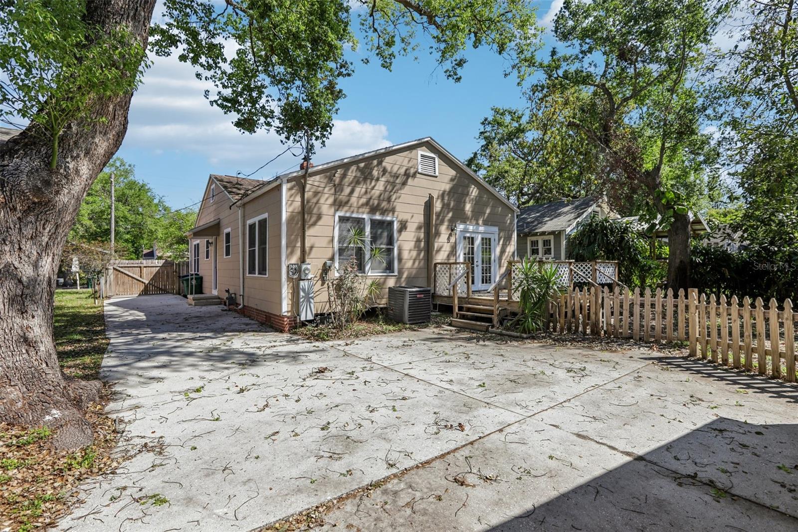 933 E SHADOWLAWN AVE