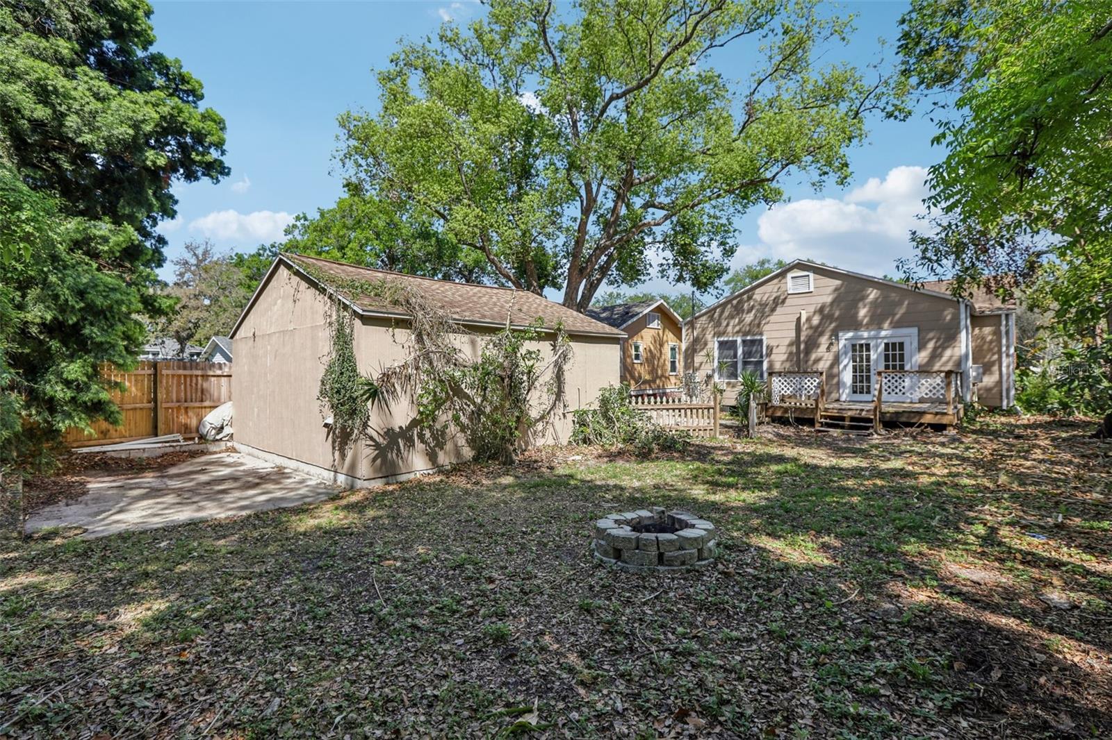 933 E SHADOWLAWN AVE