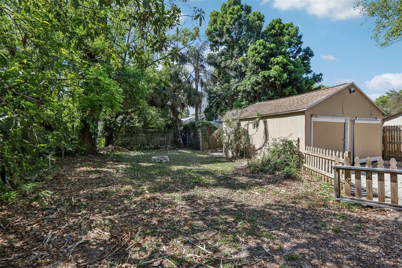 933 E SHADOWLAWN AVE