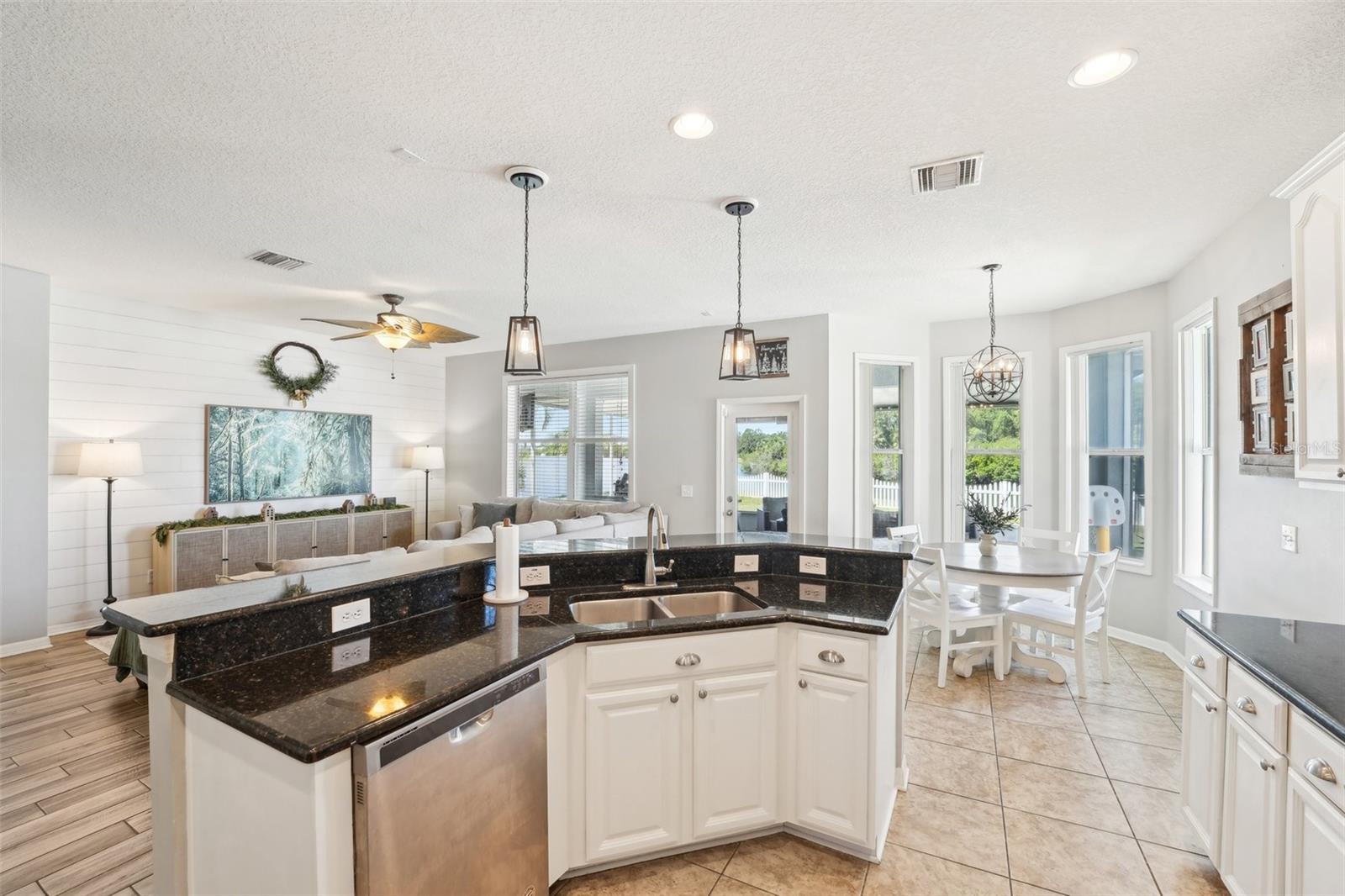 7207 FOREST MERE DR