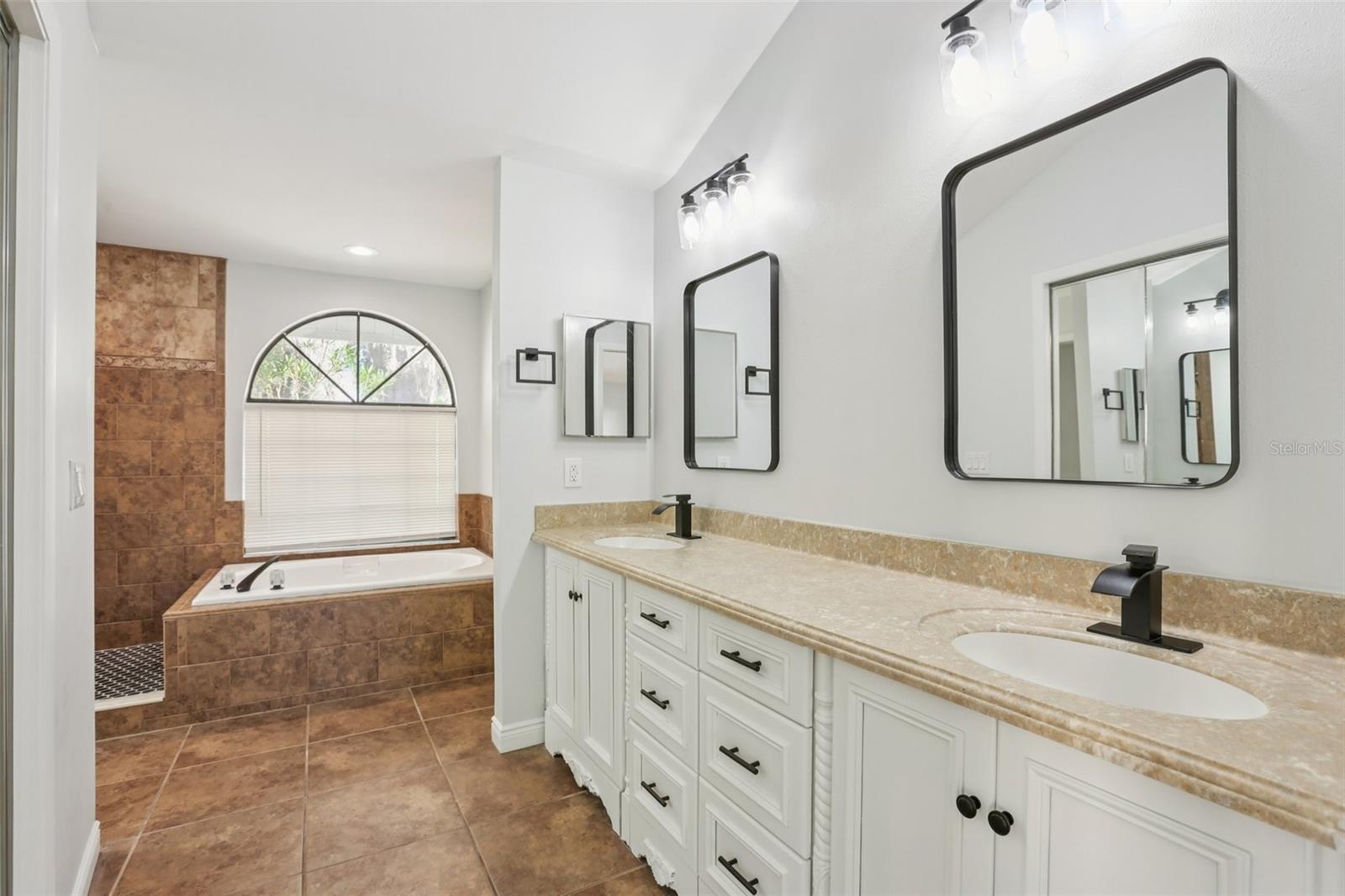 3225 PINE CLUB DR