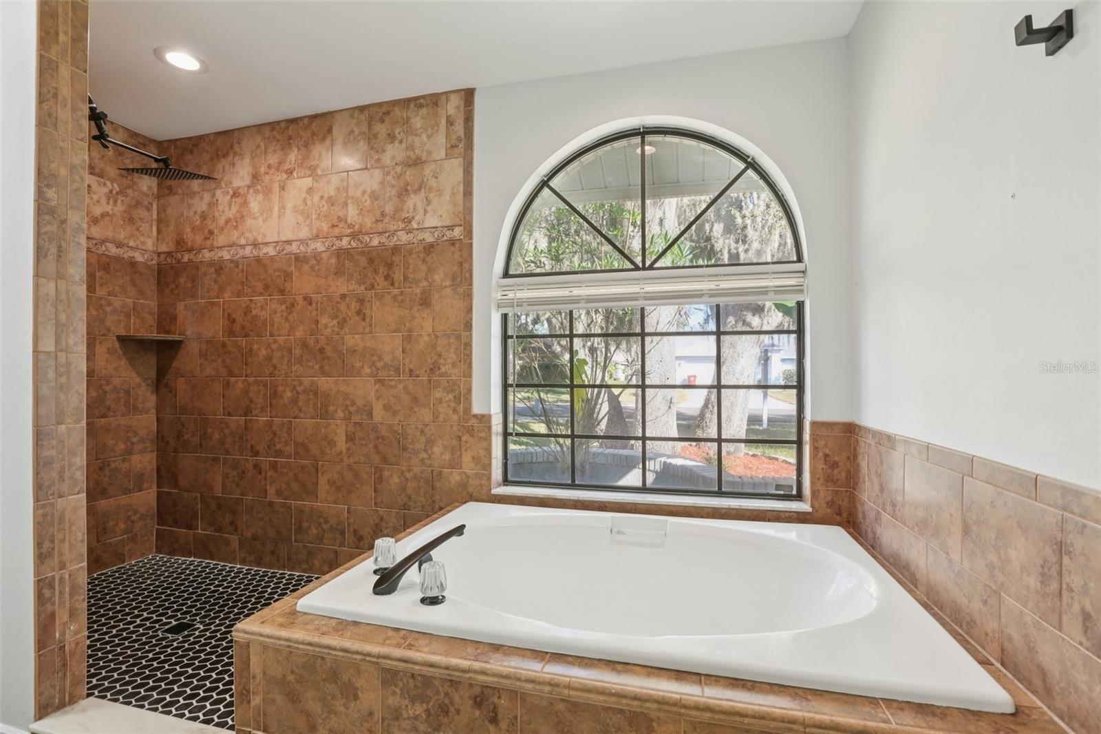 3225 PINE CLUB DR