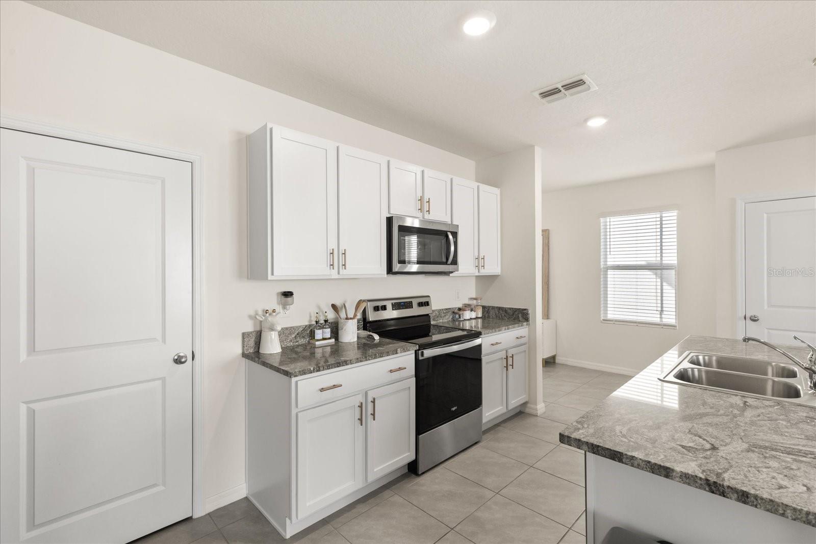 5640 WANDERING WILLOW DR